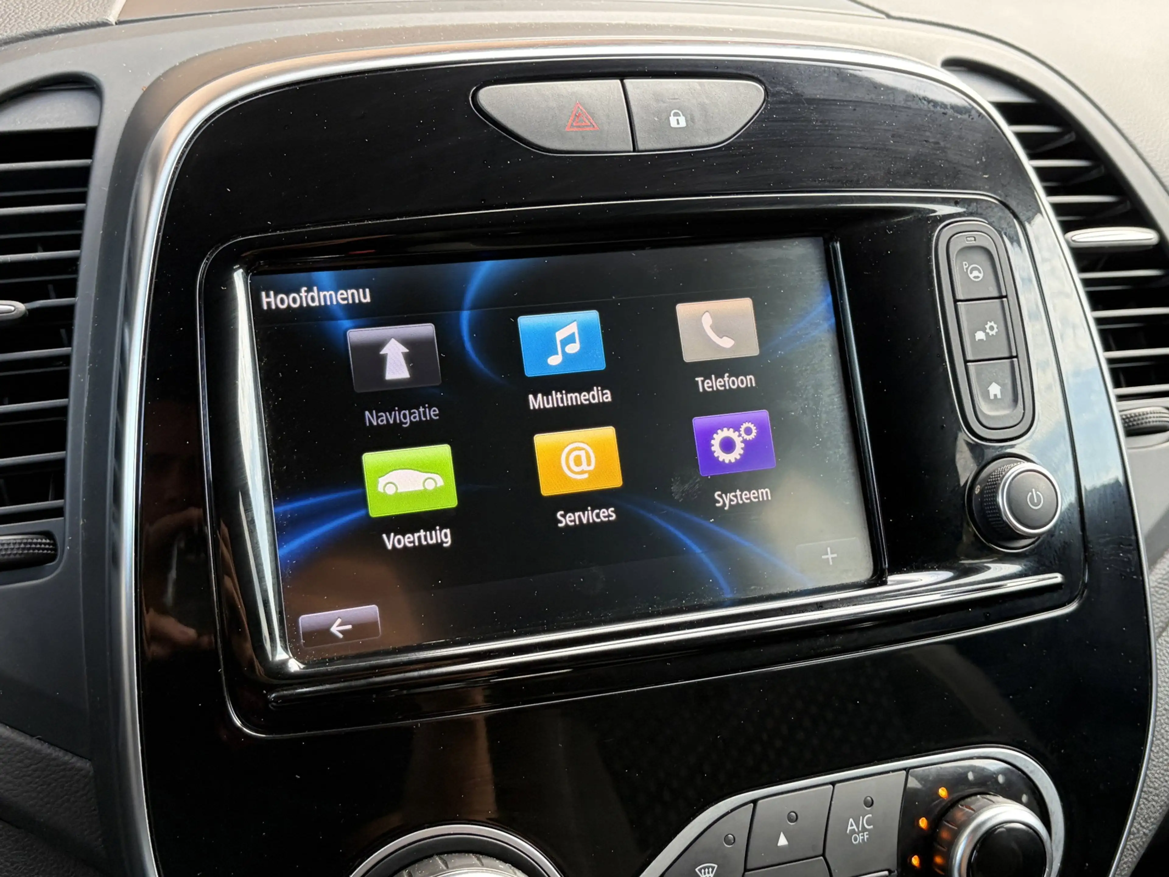 Renault Captur 0.9 TCe Intens — photo 37