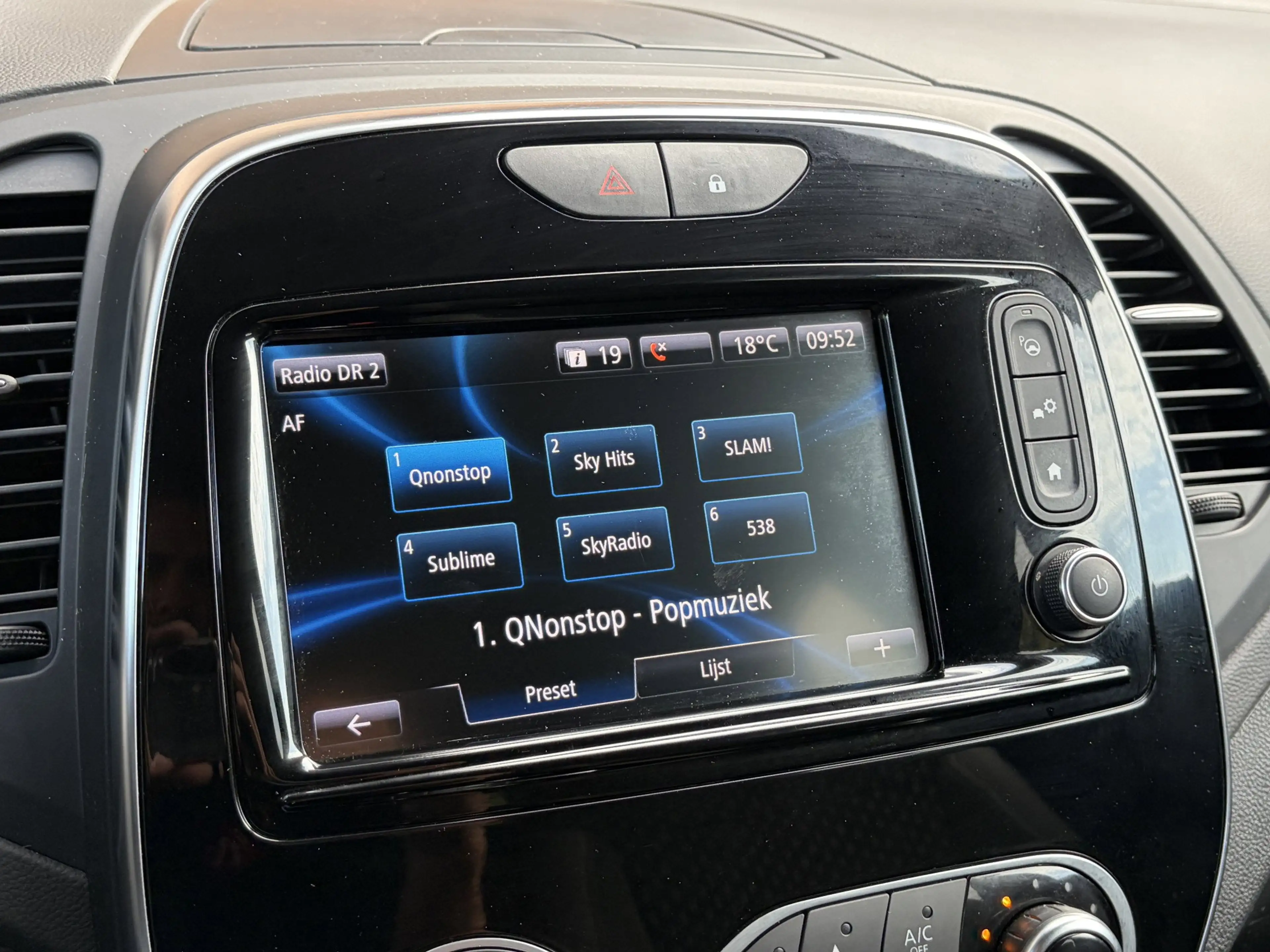 Renault Captur 0.9 TCe Intens — photo 38