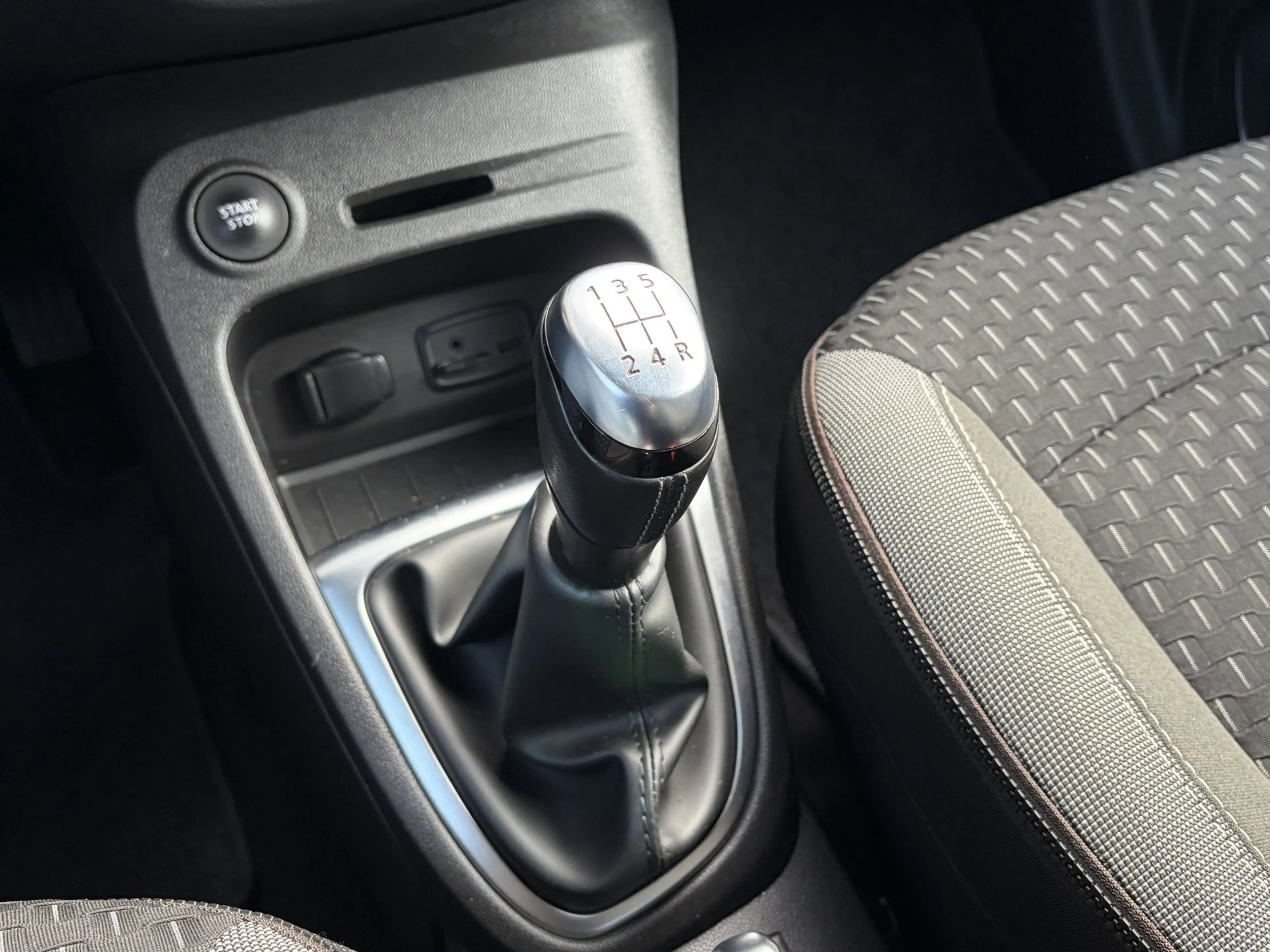 Renault Captur 0.9 TCe Intens — photo 33
