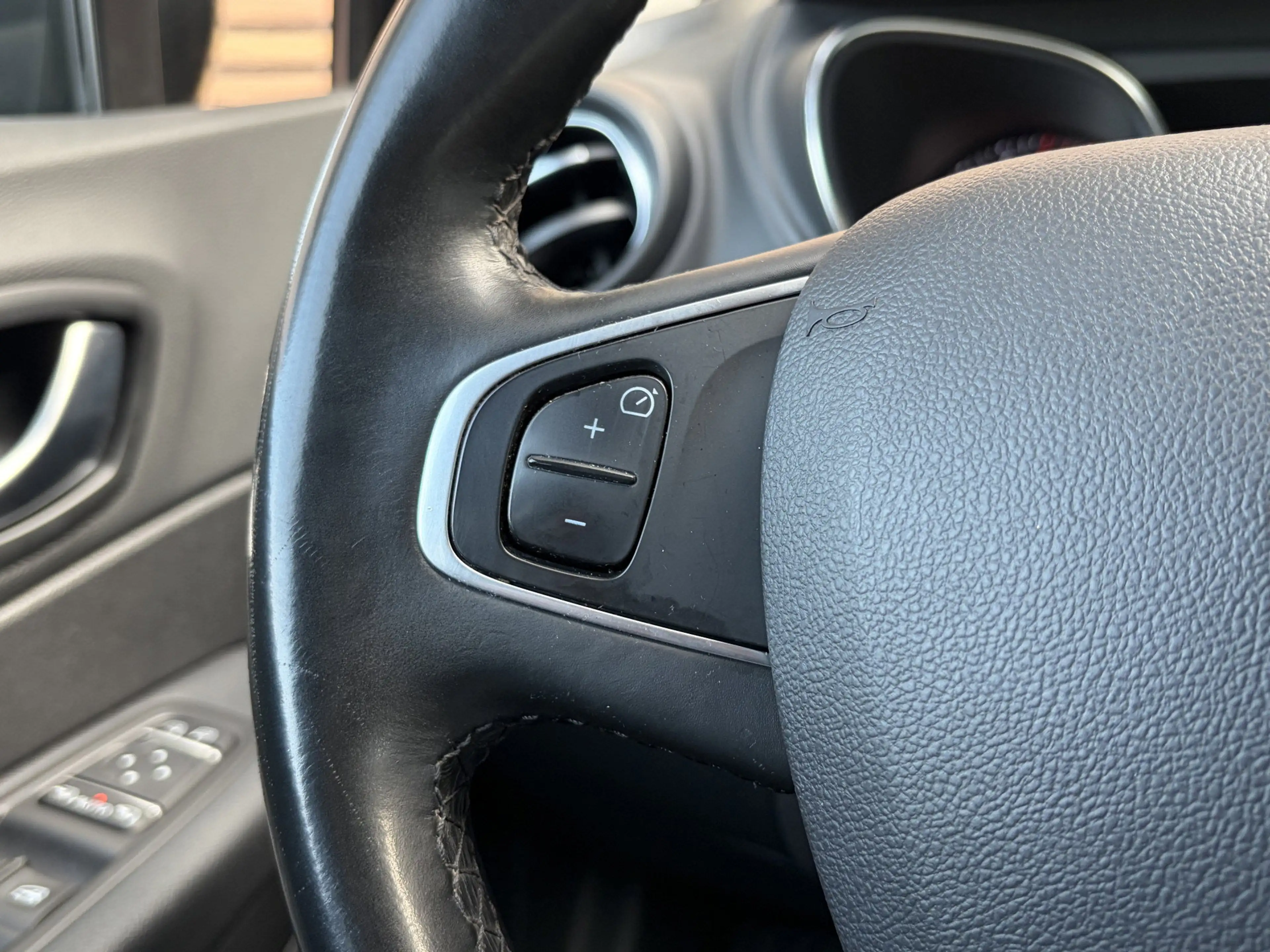 Renault Captur 0.9 TCe Intens — photo 26