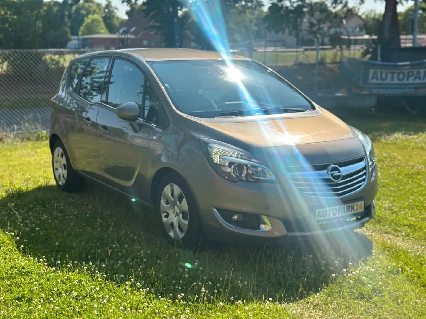 Opel Meriva B Innovation*1,4 120PS*AUTOMATIK*SITZHEIZ Brun - 1