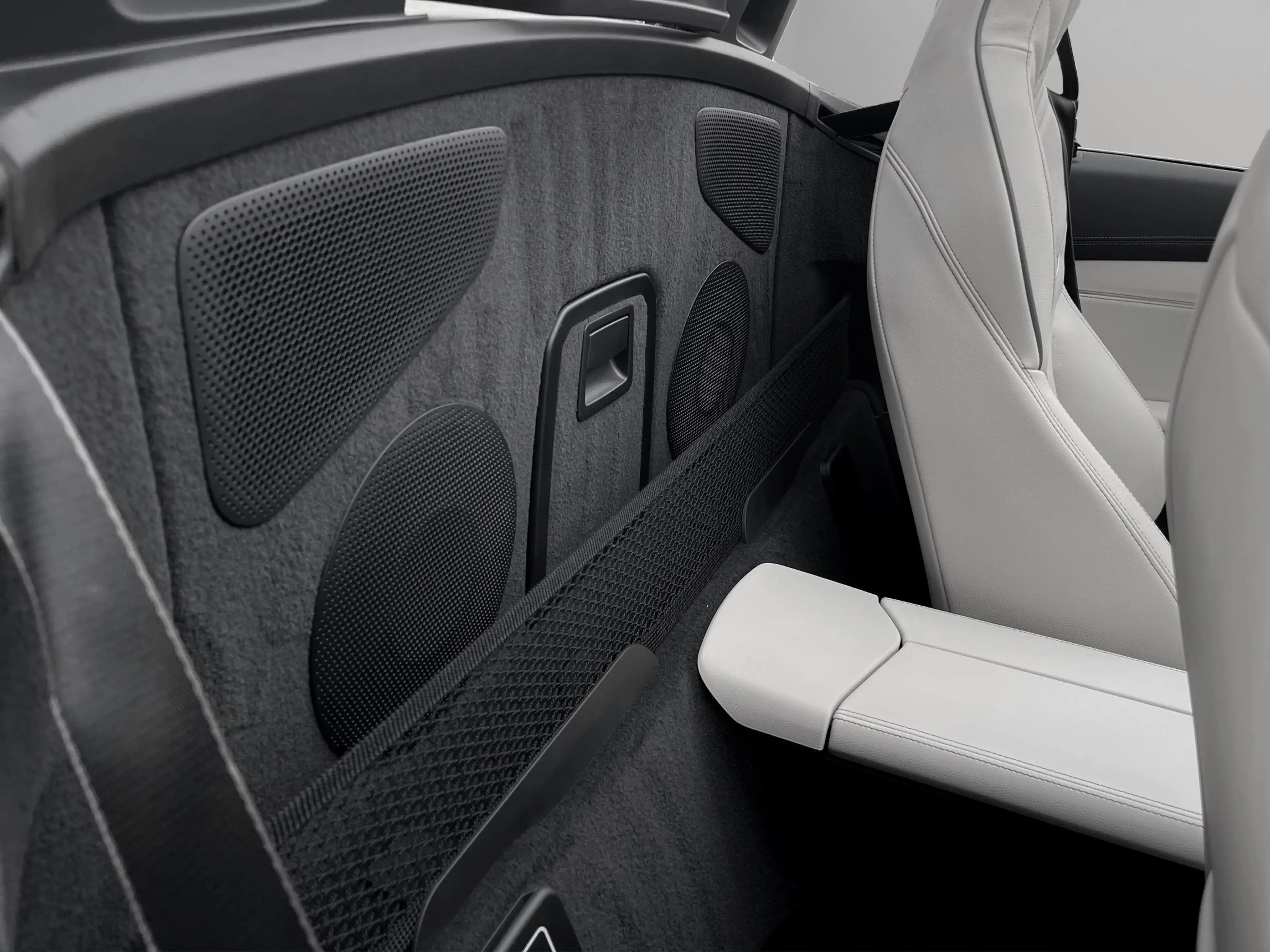 BMW Z4 sDrive20i — photo 13