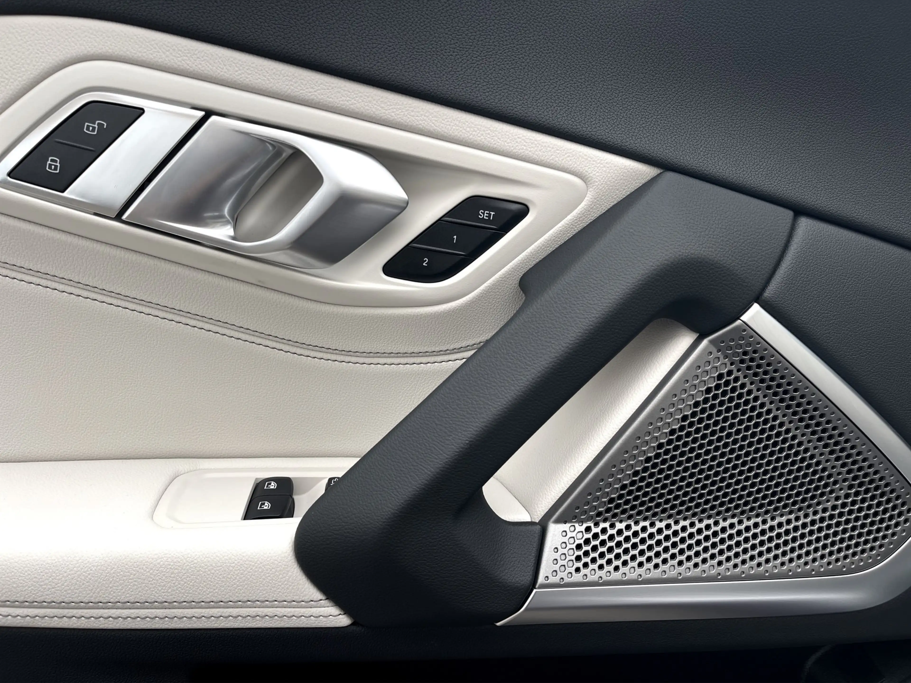 BMW Z4 sDrive20i — photo 15