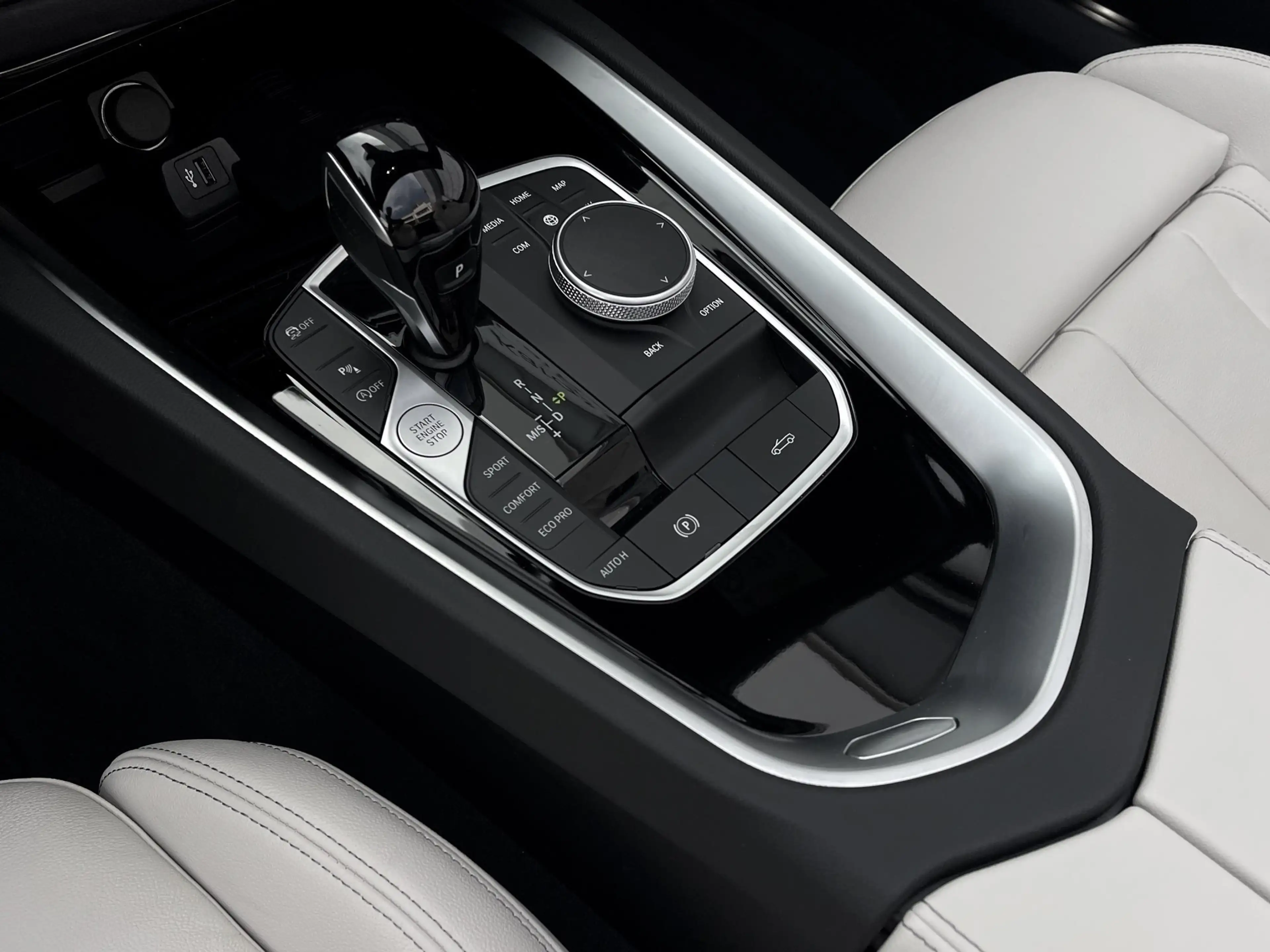 BMW Z4 sDrive20i — photo 10