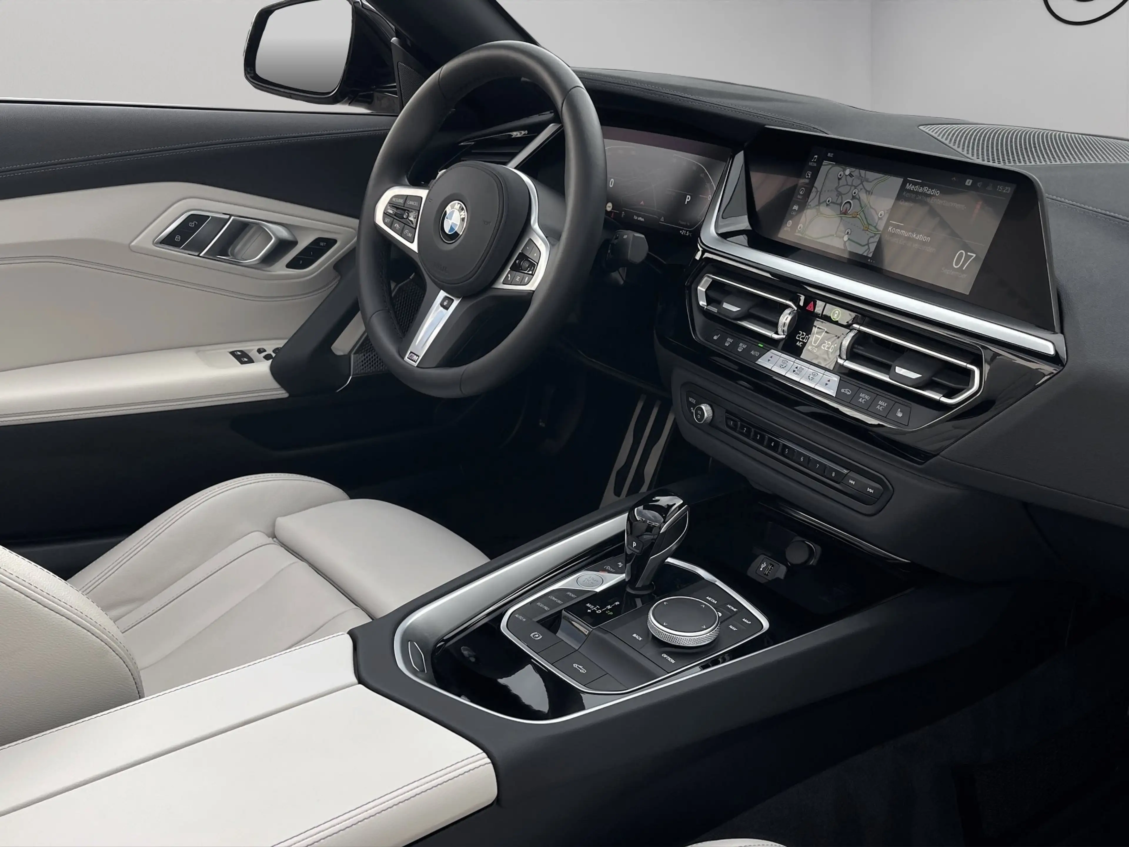 BMW Z4 sDrive20i — photo 11