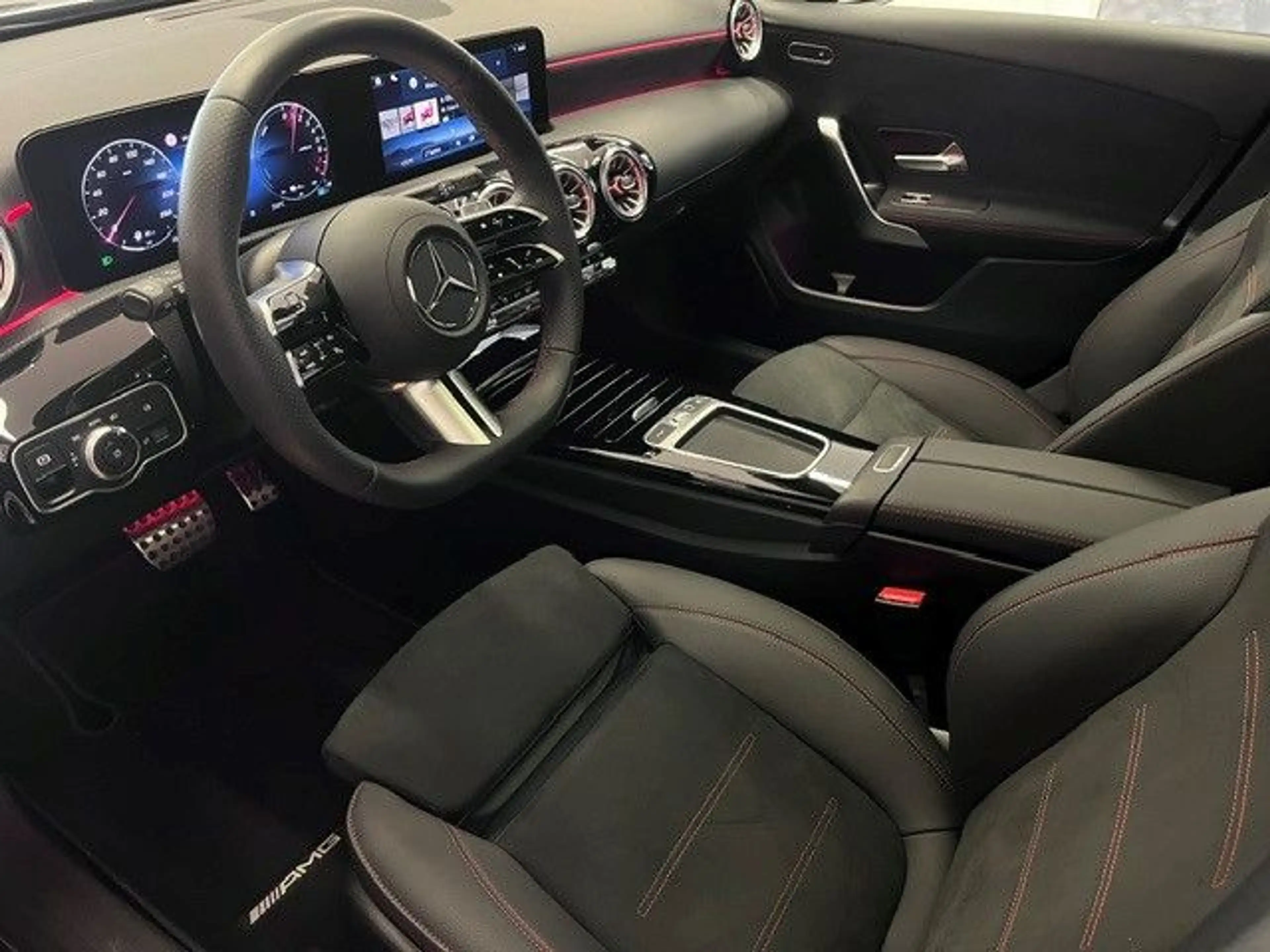 Mercedes-Benz A 250 e AMG-Line Panorama Distronic Keyless Go — photo 3