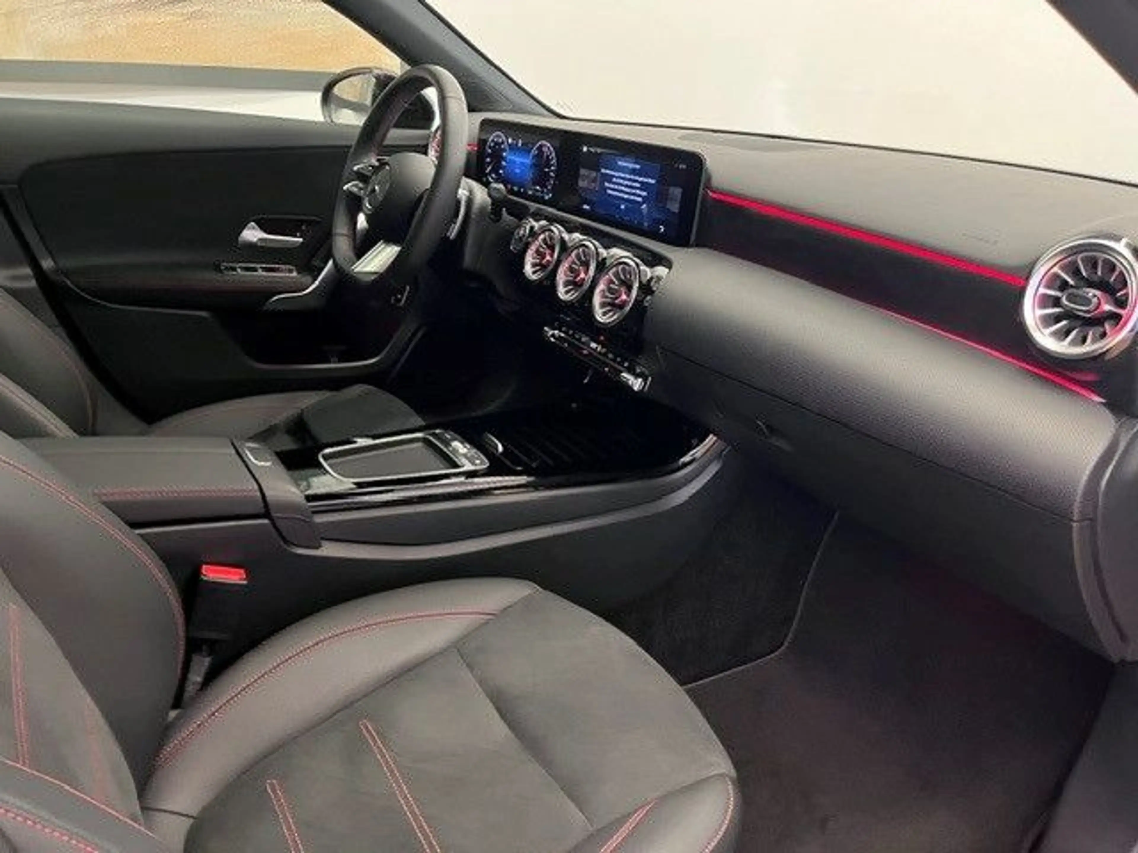 Mercedes-Benz A 250 e AMG-Line Panorama Distronic Keyless Go — photo 4