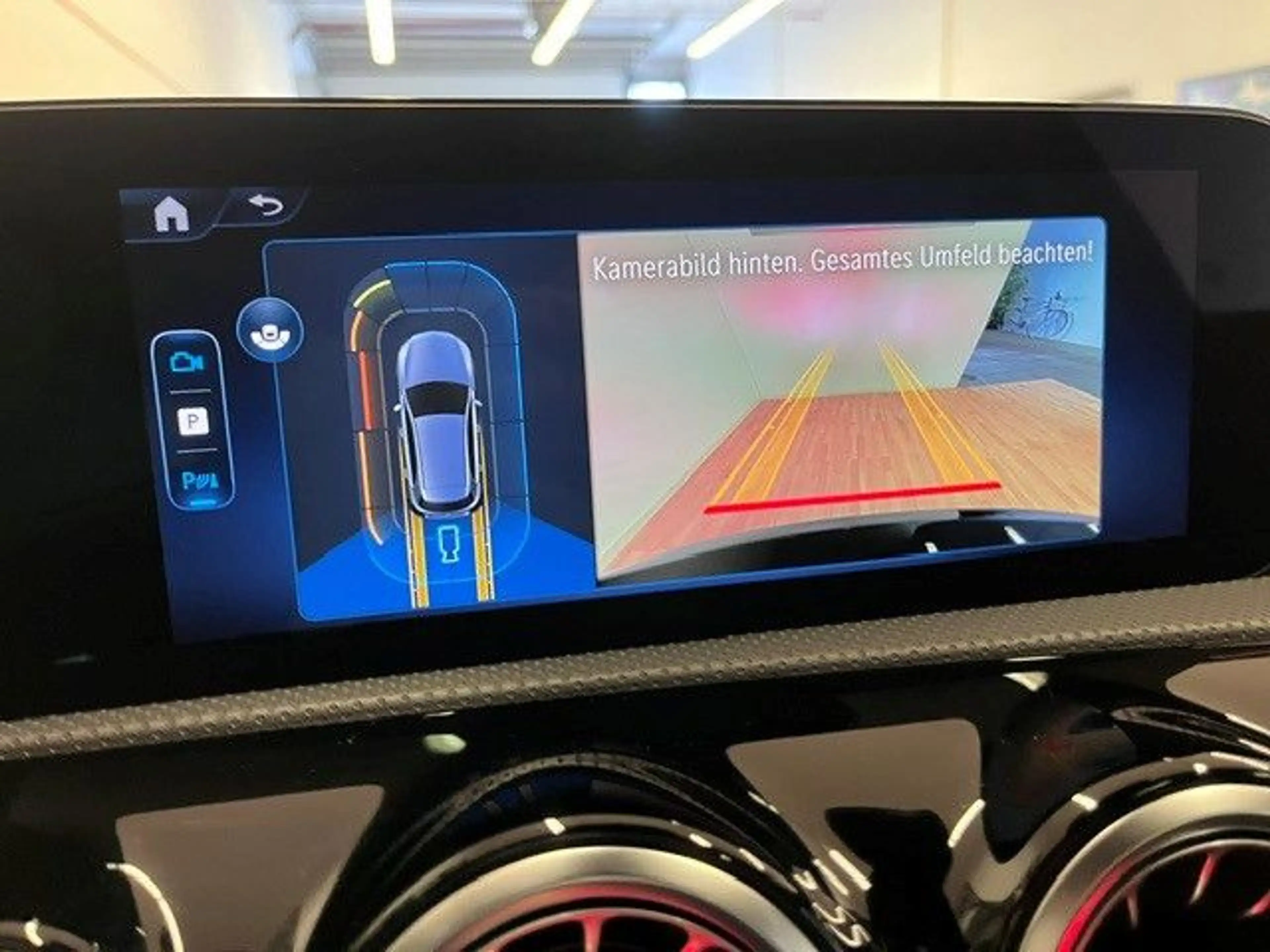Mercedes-Benz A 250 e AMG-Line Panorama Distronic Keyless Go — photo 7