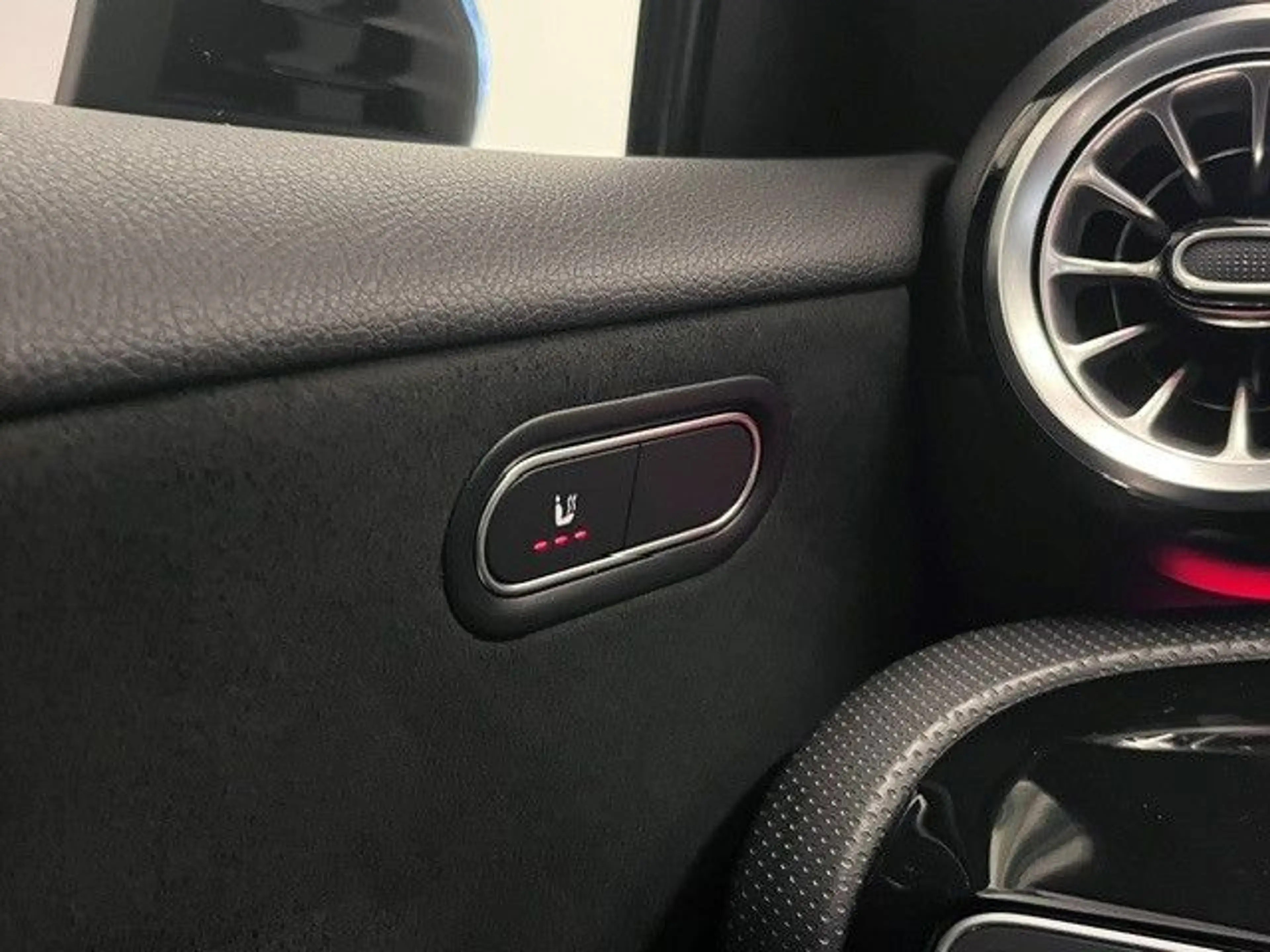 Mercedes-Benz A 250 e AMG-Line Panorama Distronic Keyless Go — photo 9