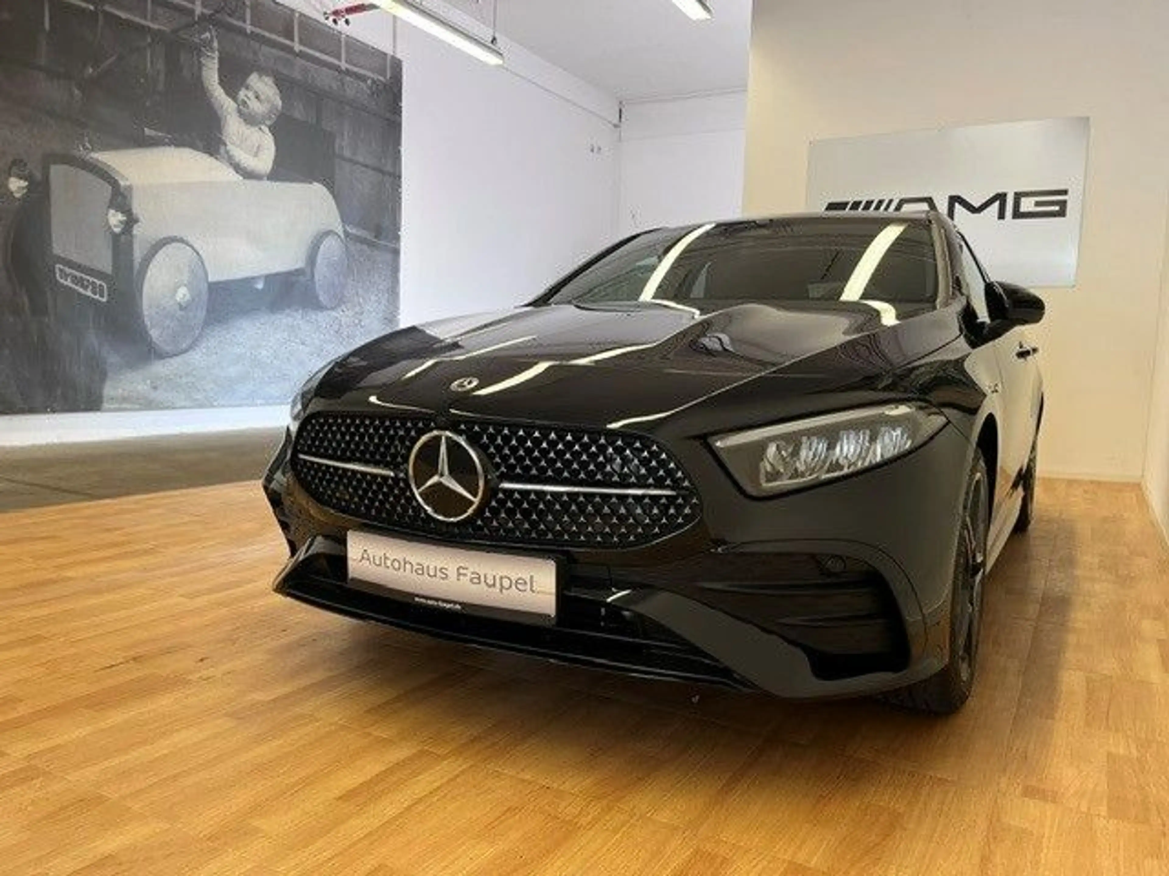 Mercedes-Benz A 250 e AMG-Line Panorama Distronic Keyless Go — photo 13