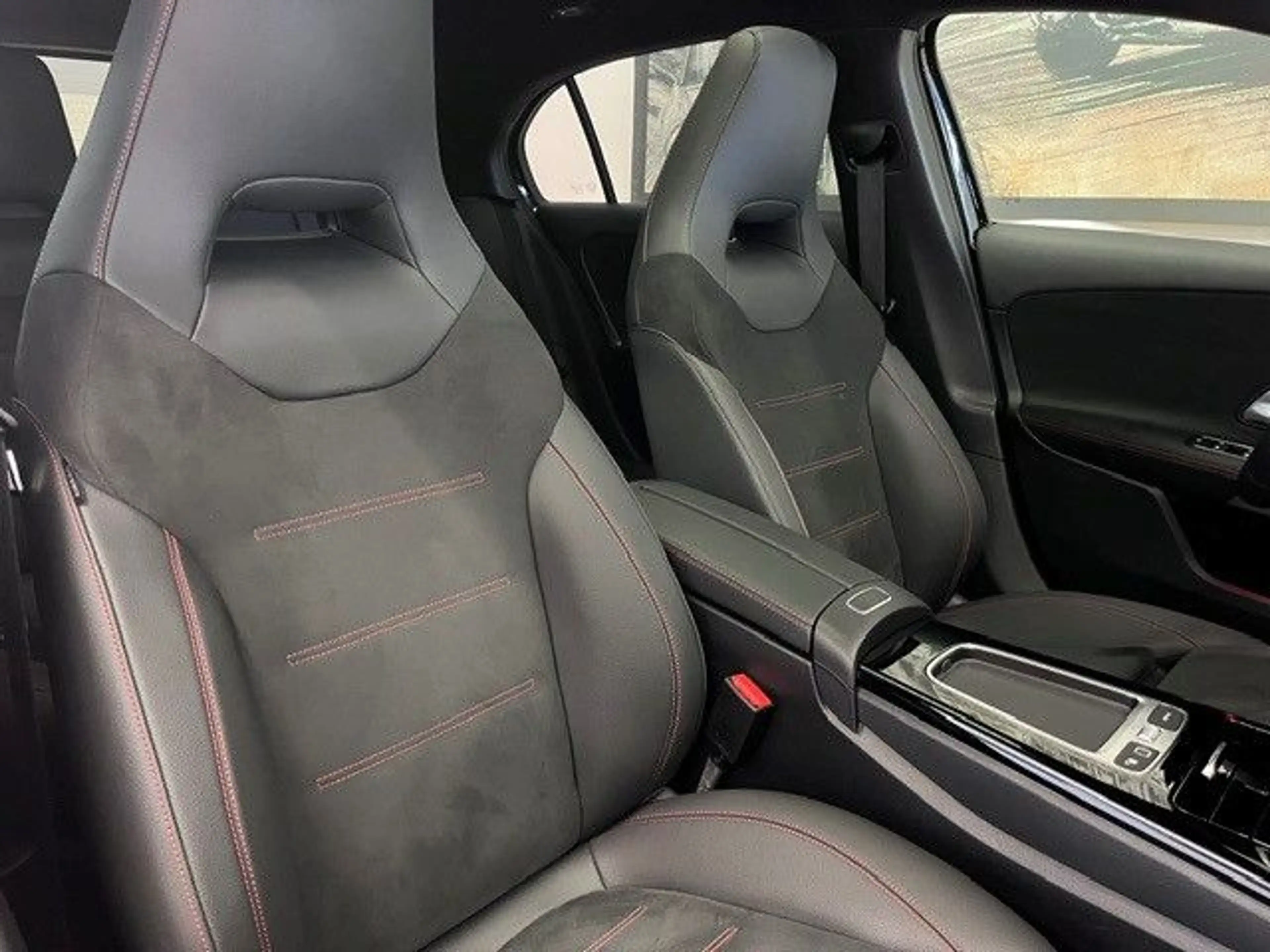 Mercedes-Benz A 250 e AMG-Line Panorama Distronic Keyless Go — photo 11