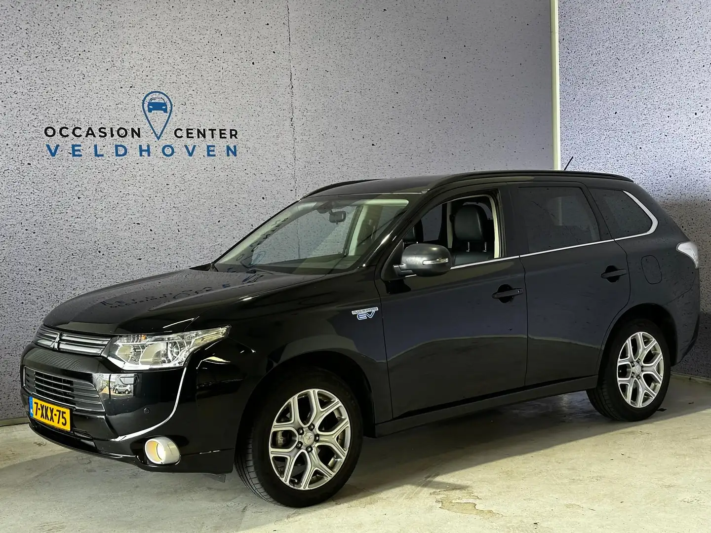 Mitsubishi Outlander 2.0 PHEV Instyle // TREKHAAK // LEDER // DAK // Zwart - 1