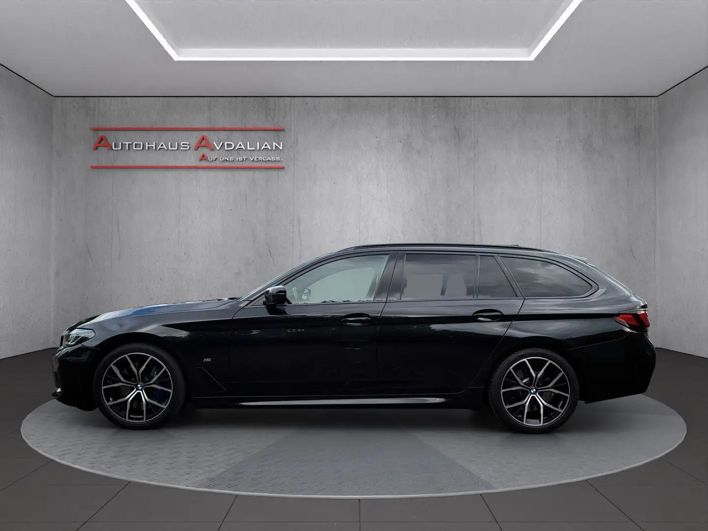 BMW 530 d Tour. xDrive M Sport HUD|LASER|PANO|H&K Noir - 2