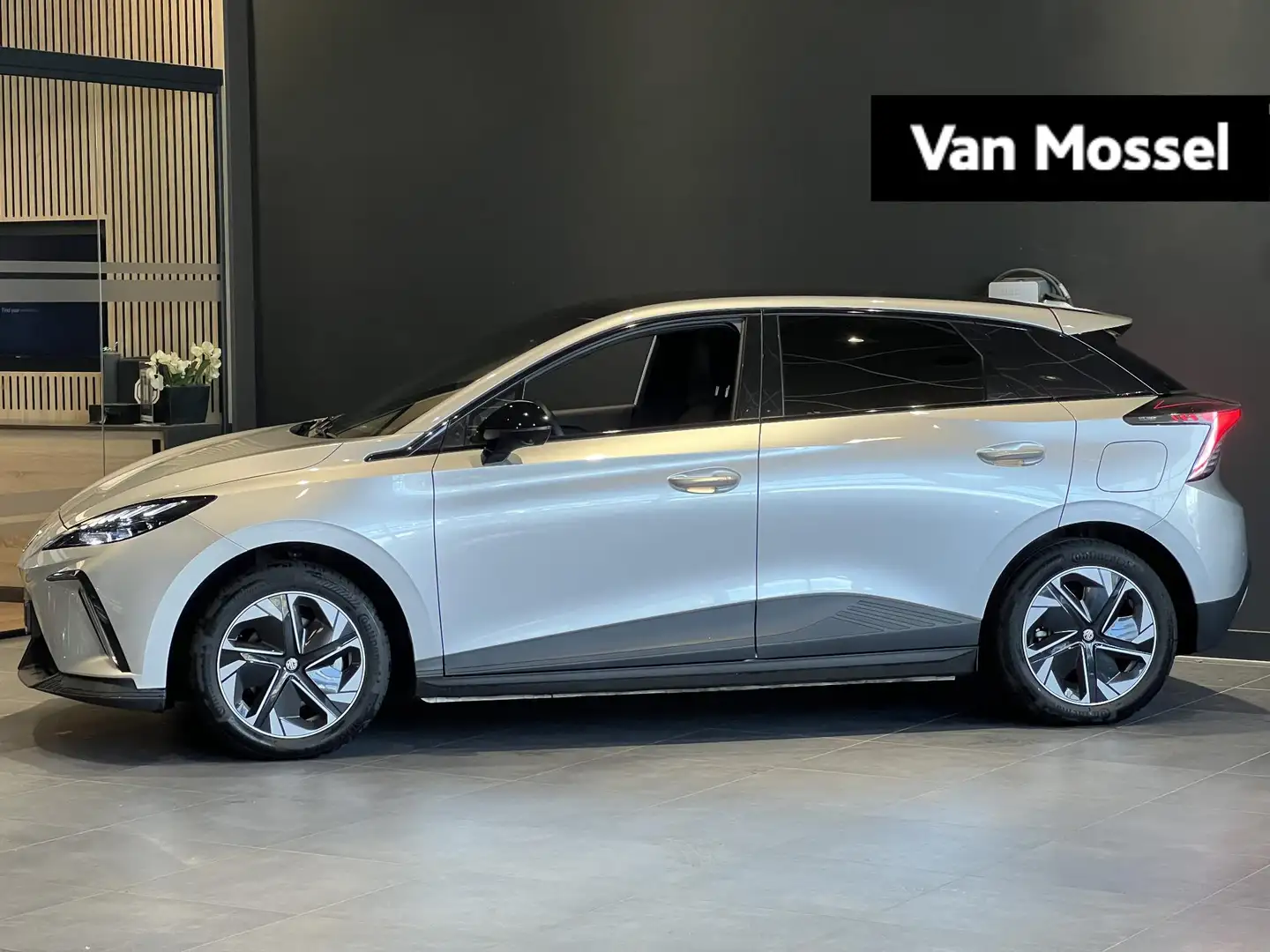 MG MG4 Long Range Luxury 64 kWh | WLTP 435 KM | Navigatie Grijs - 1