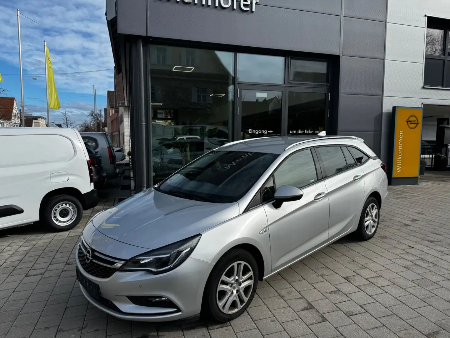 Opel Astra K Sports Tourer ON 1.4 125PS Silber - 1
