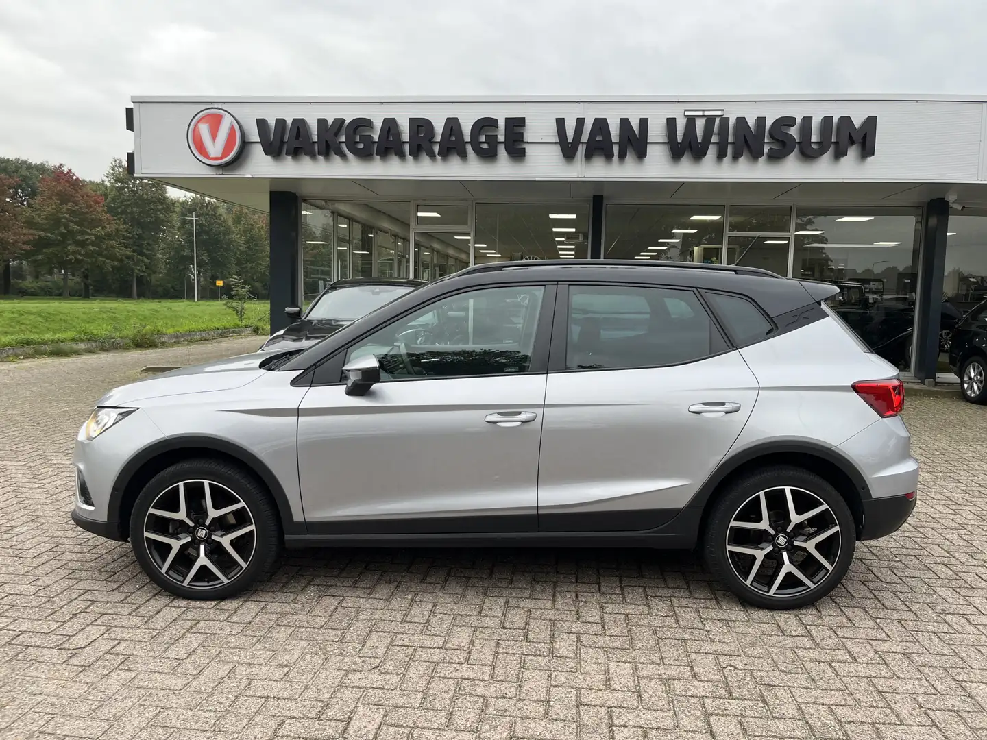 SEAT Arona 1.0 TSI Style Business Intense Navi Cruise Lmv Bea Grau - 2