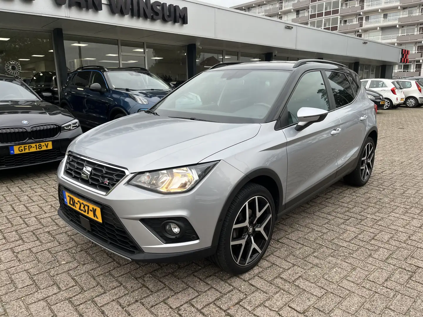 SEAT Arona 1.0 TSI Style Business Intense Navi Cruise Lmv Bea Grau - 1