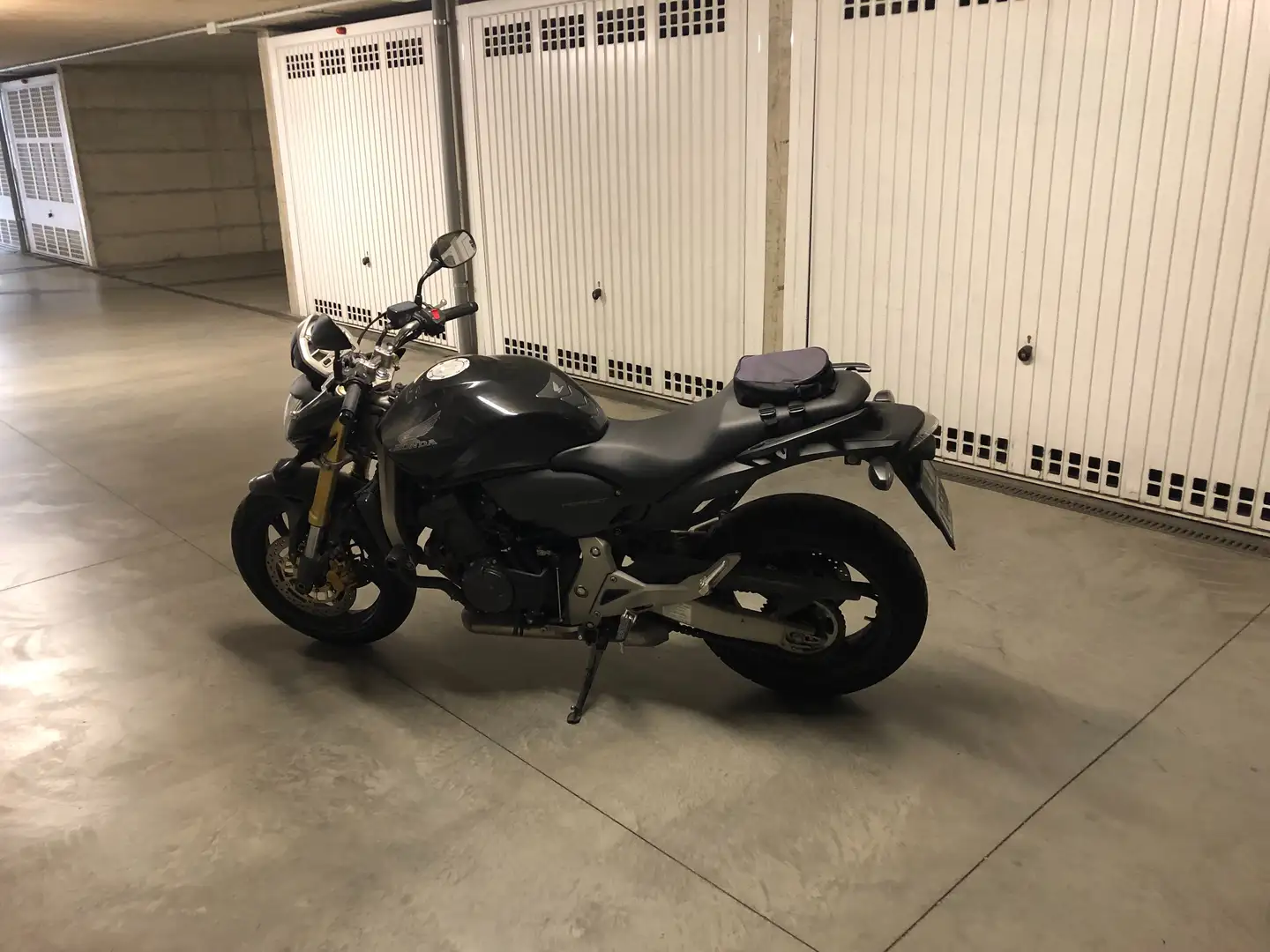 Honda Hornet Negro - 1
