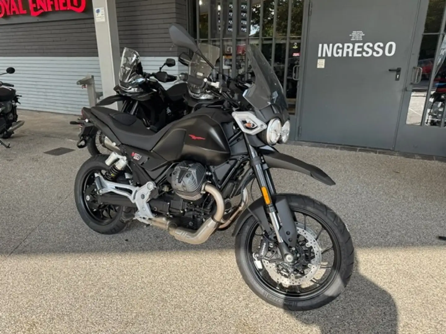 Moto Guzzi V 85 STRADA Nero - 2