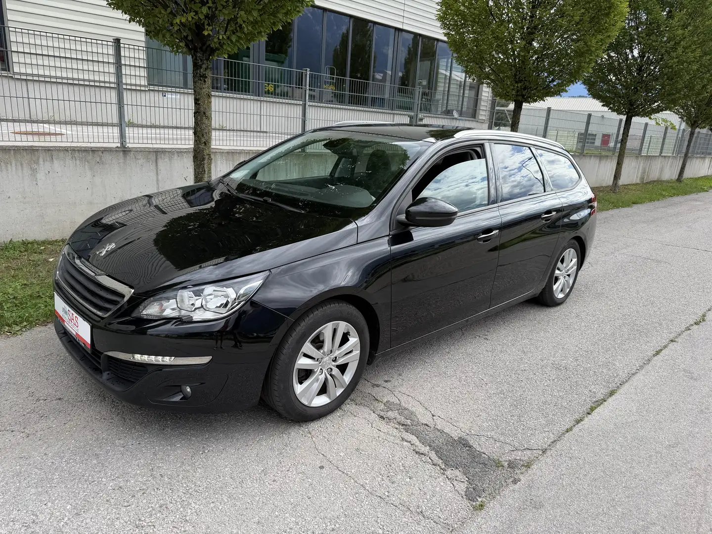 Peugeot 308 SW 1,2 PureTech 130 S&S Business Line Aut. Schwarz - 1