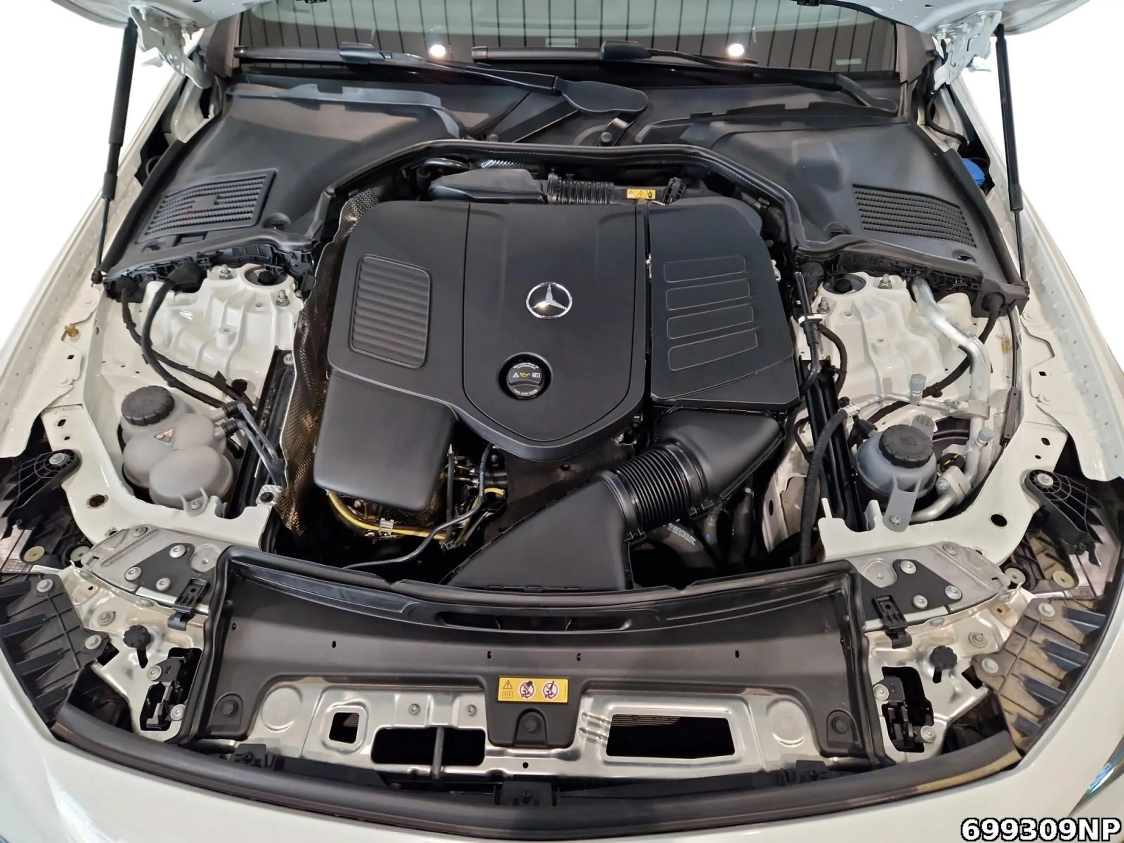 Mercedes-Benz CLE 200 Cabrio AMG  Night Memory AIRCAP AIRSCARF — photo 7