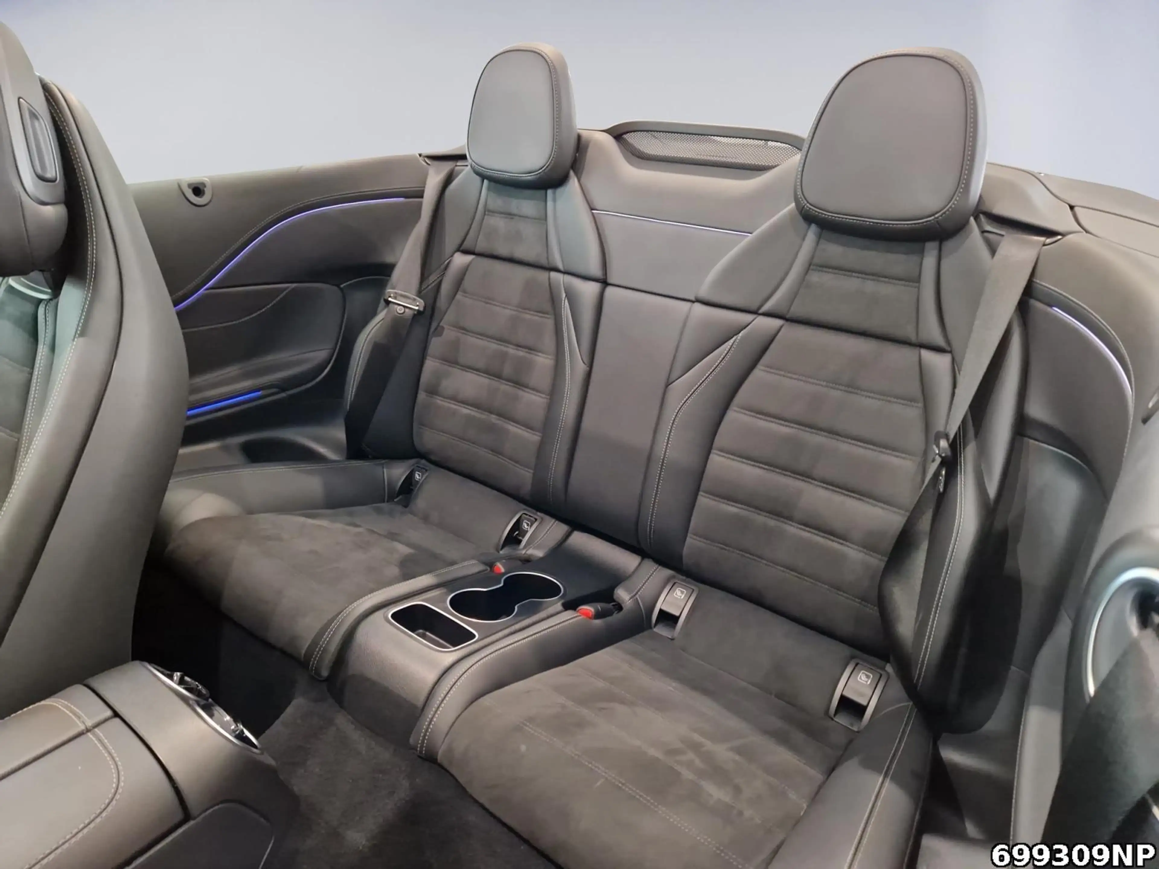 Mercedes-Benz CLE 200 Cabrio AMG  Night Memory AIRCAP AIRSCARF — photo 11