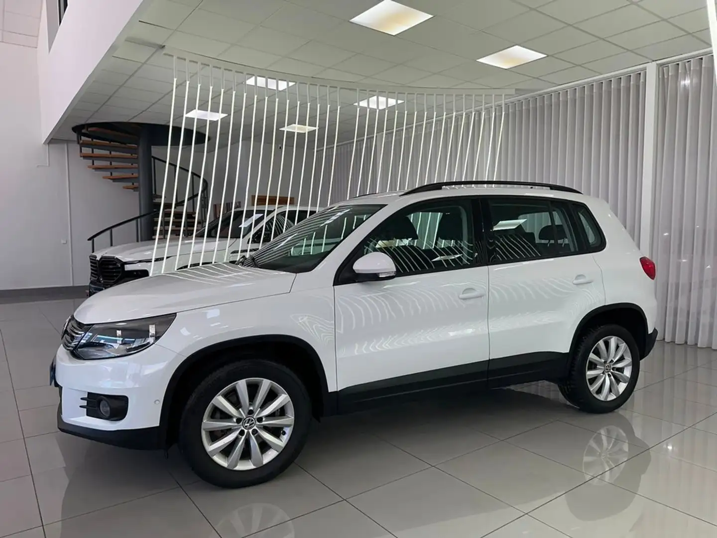 Volkswagen Tiguan 2.0 TDI 110cv 4x2 T1 BlueMotion Tech Blanco - 2