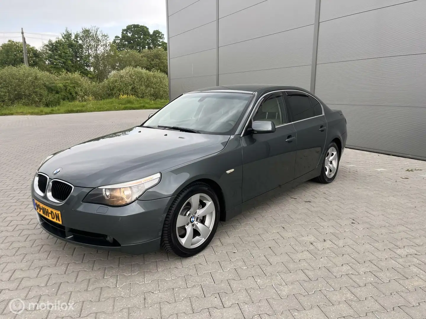 BMW 520 5-serie 520i Executive Gris - 1