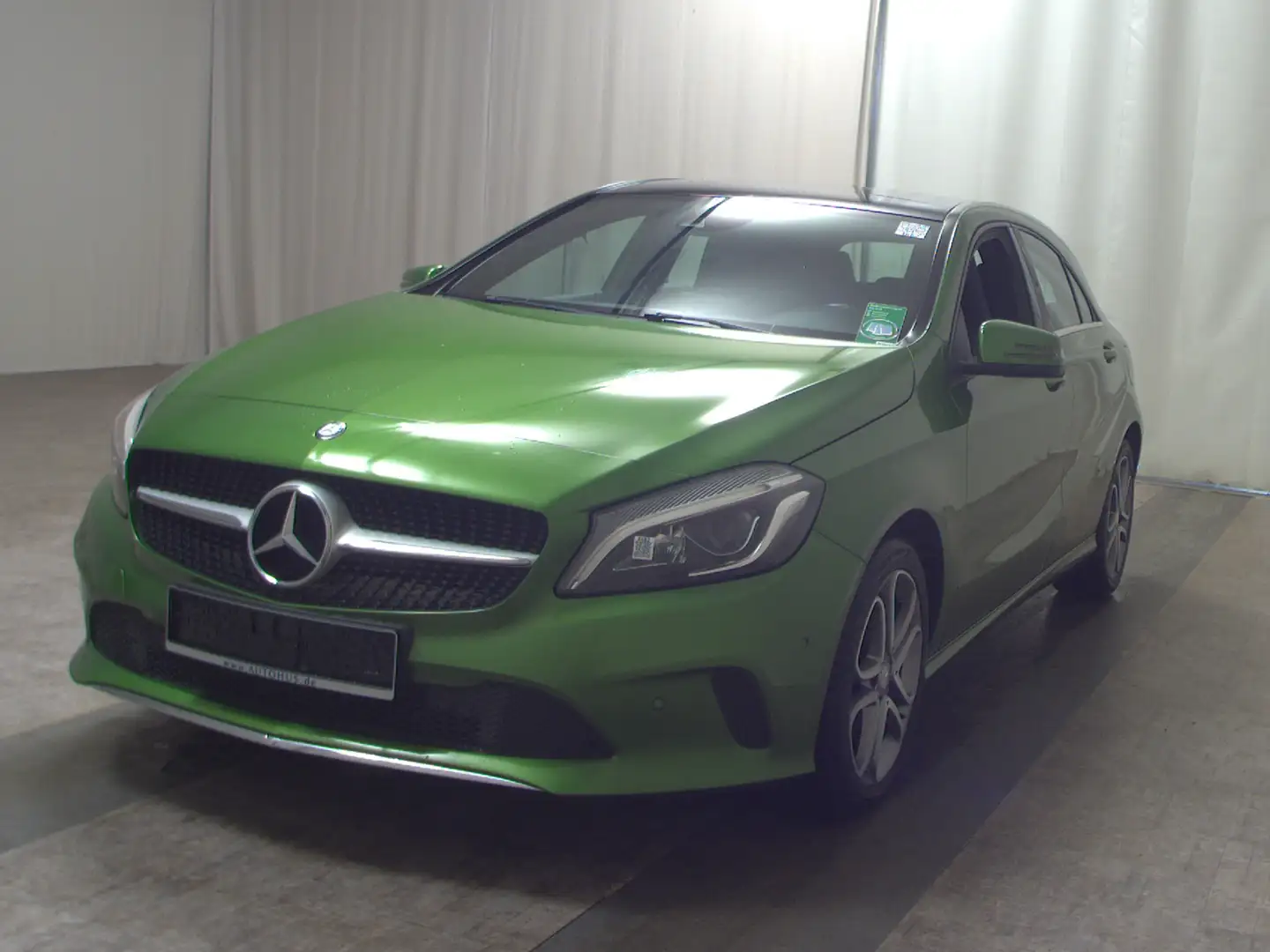 Mercedes-Benz A 200 Navi LED Pano H-K RFK AHK Shz PDC Tempomat Grün - 2