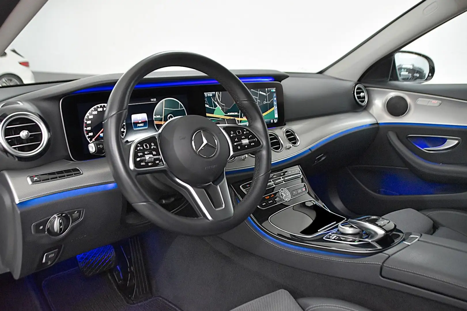 Mercedes-Benz E 200 T 9G-TRONIC AVANTGARDE NIGHT-PAKET Blanc - 2