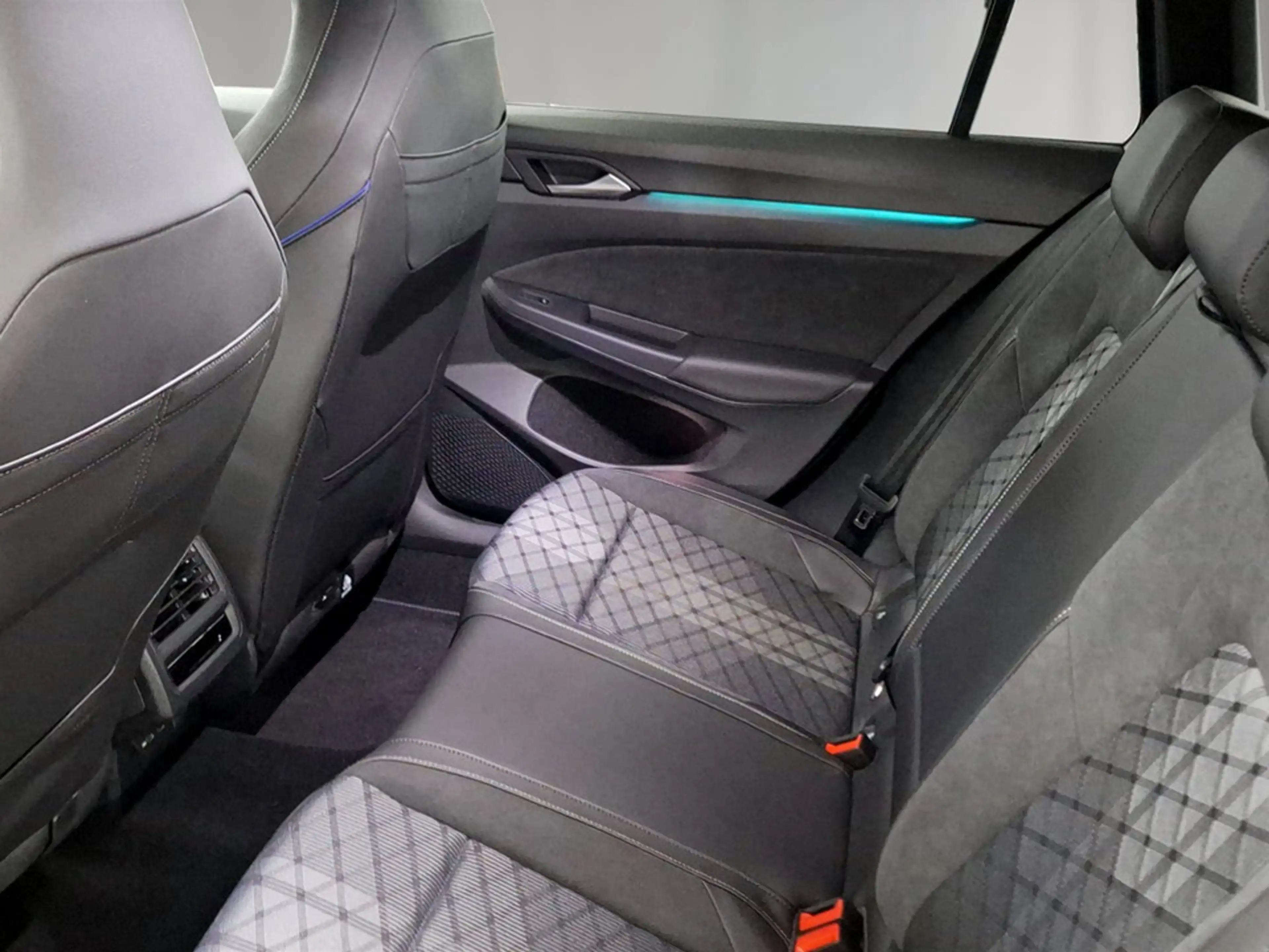 Volkswagen Golf Variant Sport mHeV DSG — photo 11