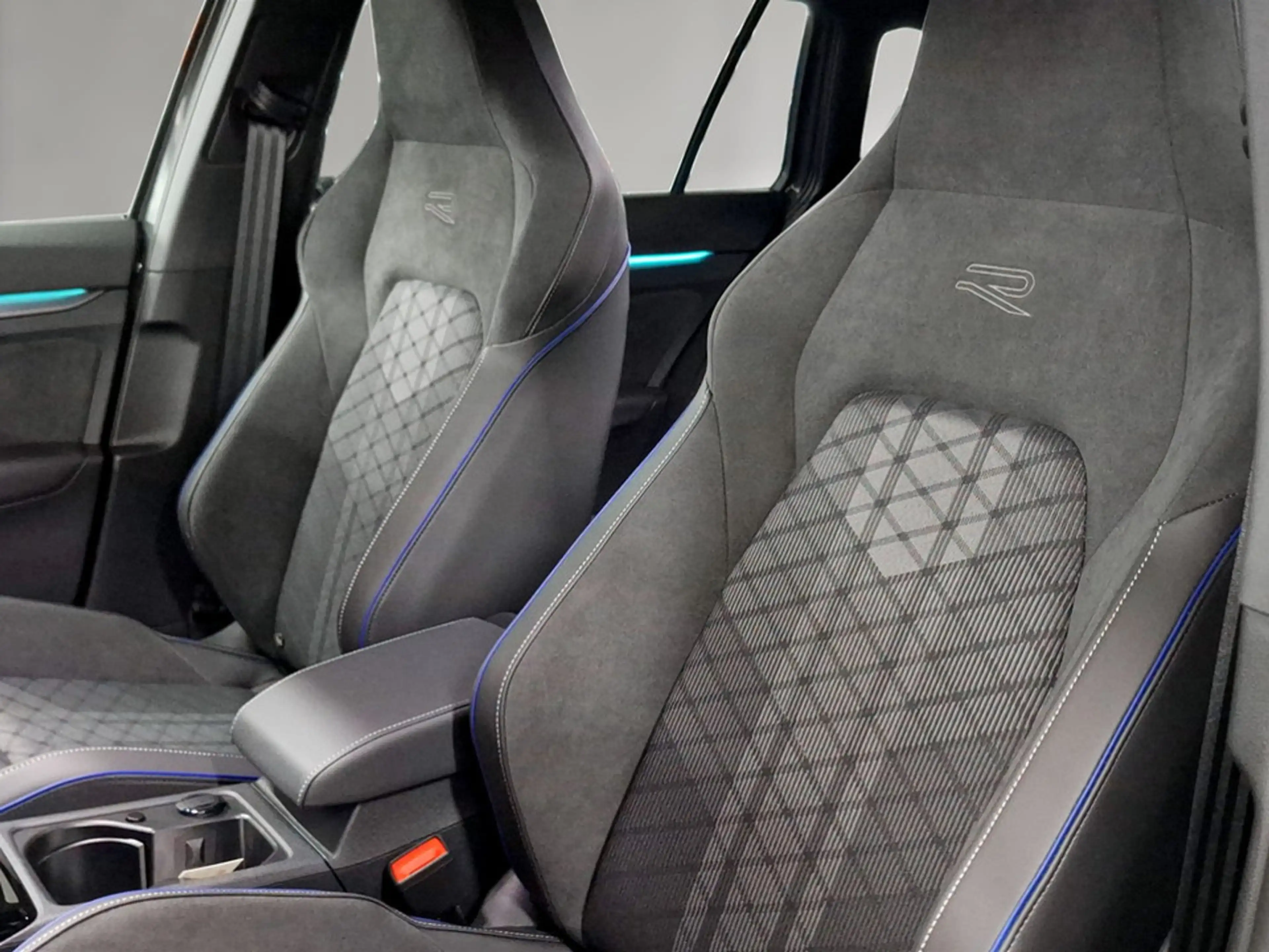 Volkswagen Golf Variant Sport mHeV DSG — photo 8
