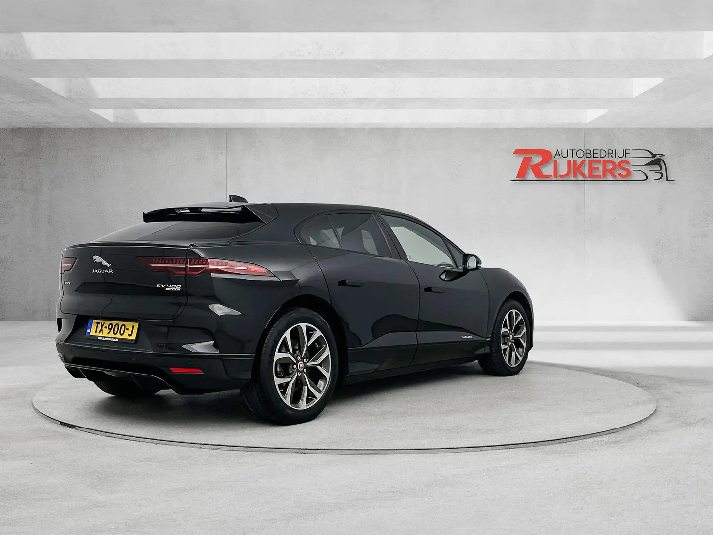 Jaguar I-Pace EV400 HSE 90 kWh 400 PK AWD,Airco,Blis,Bluetooth,C Zwart - 2