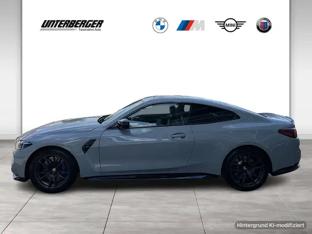 BMW M4 view 3