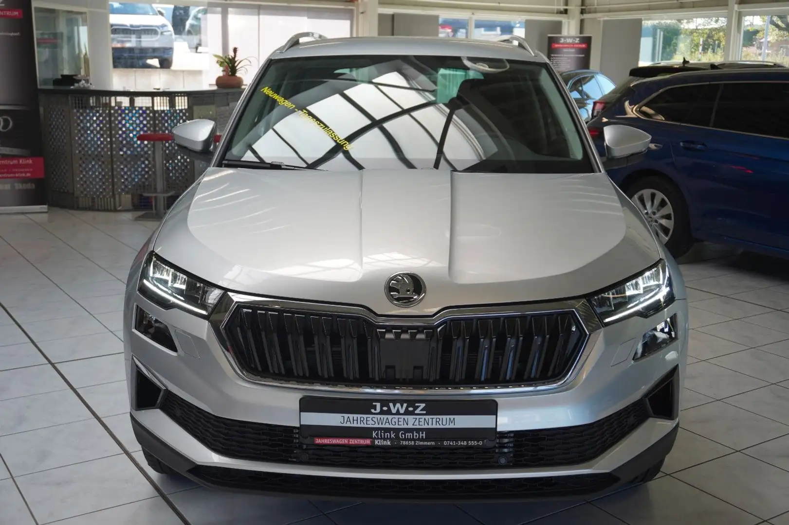 Skoda Karoq Selection 1.5 TSI DSG*AHK*ACC*NAVI*LED* Zilver - 2