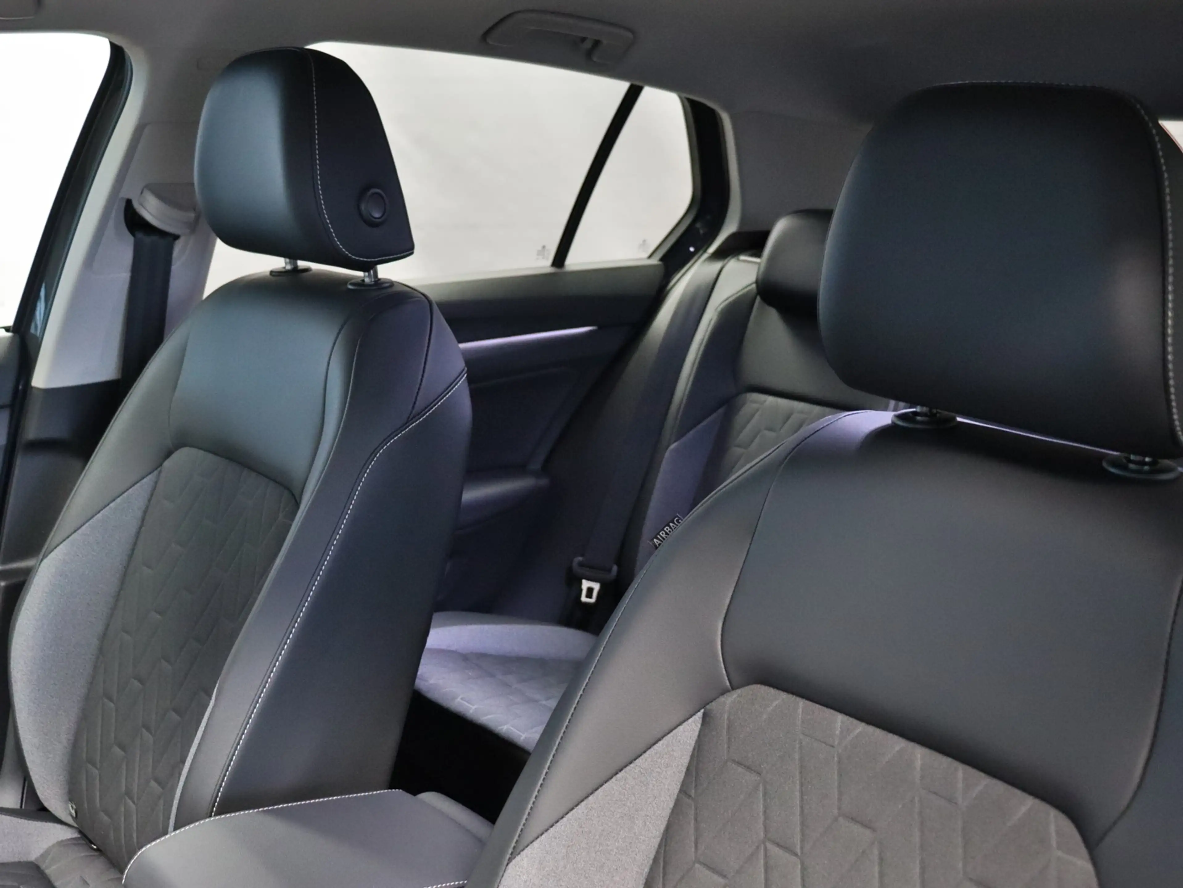 Volkswagen Golf VIII GOAL 1.5TSI DSG+AHK+KAMERA+APP+LED+ACC — photo 12