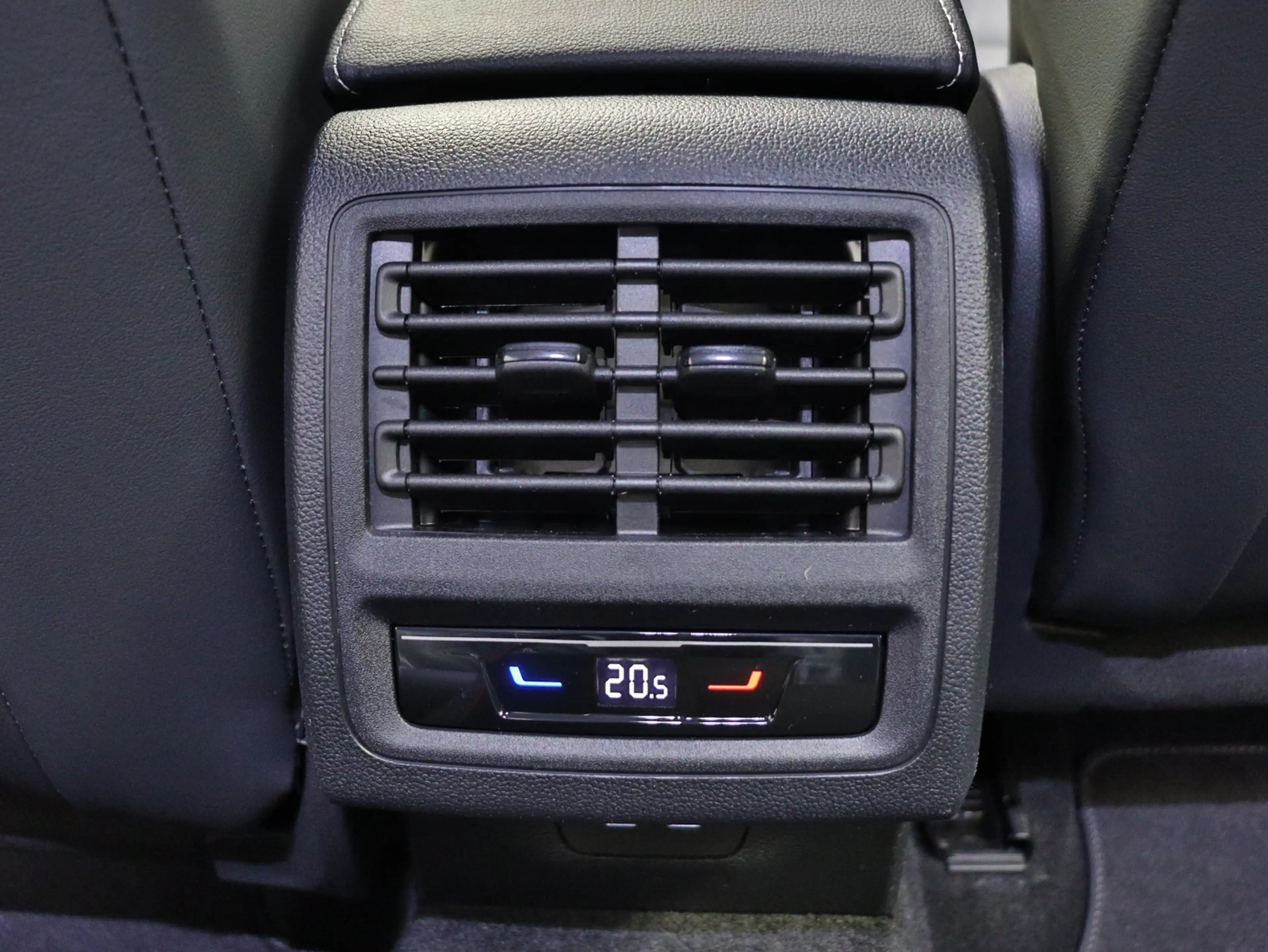 Volkswagen Golf VIII GOAL 1.5TSI DSG+AHK+KAMERA+APP+LED+ACC — photo 22