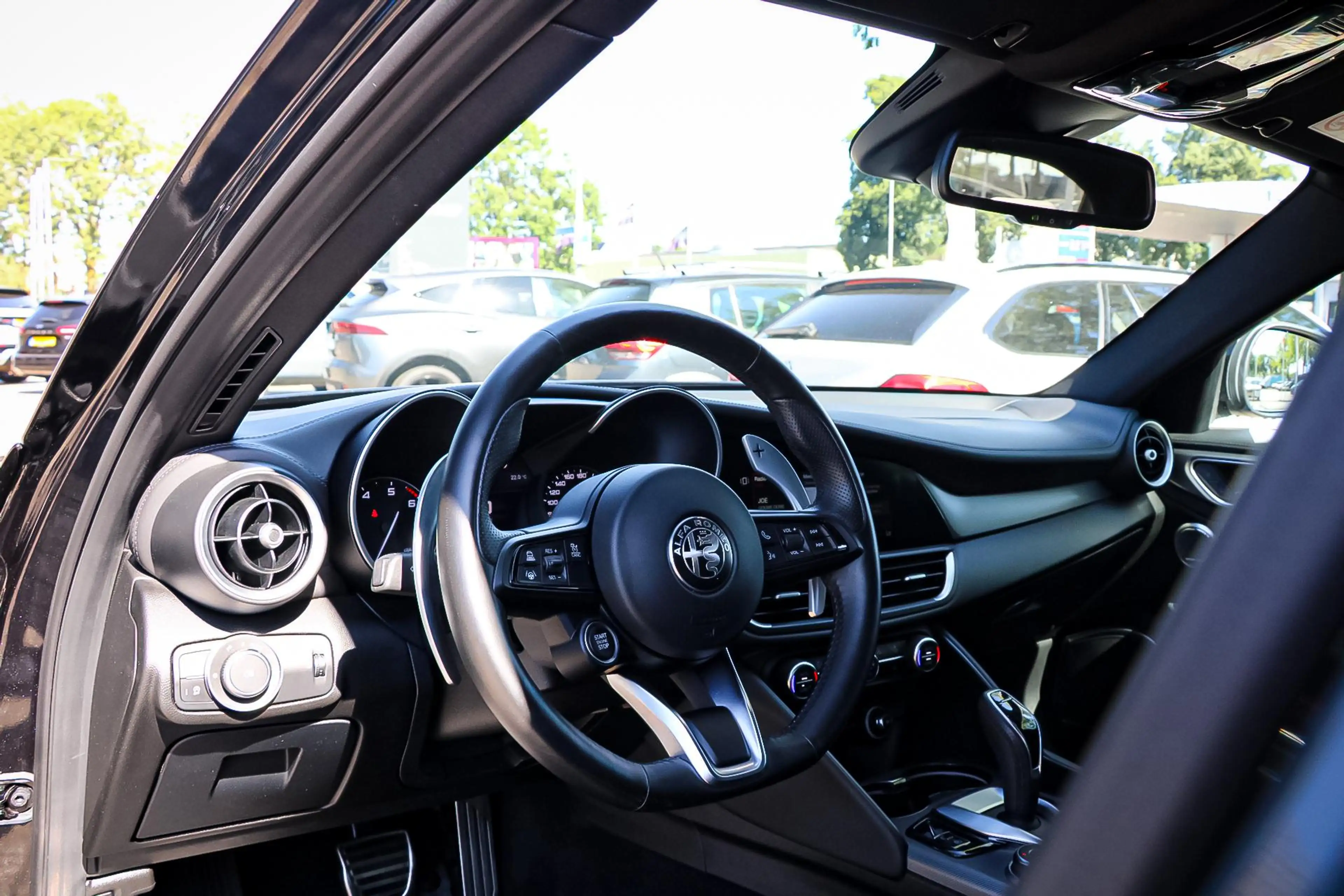 Alfa Romeo Giulia 2.0 T Veloce AWD H&K / ADAS 2 / LEDER DASH / ACC — photo 5