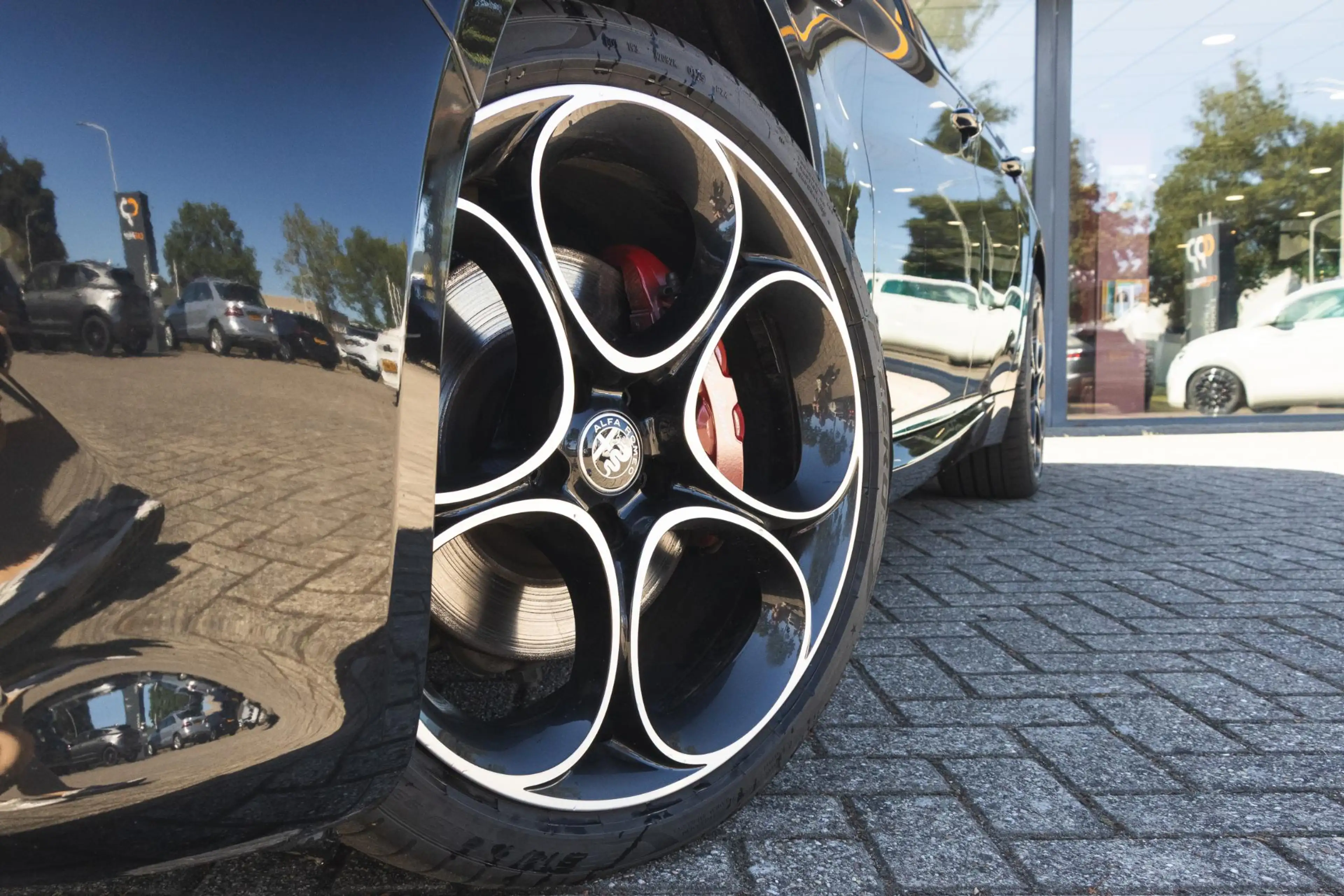 Alfa Romeo Giulia 2.0 T Veloce AWD H&K / ADAS 2 / LEDER DASH / ACC — photo 3