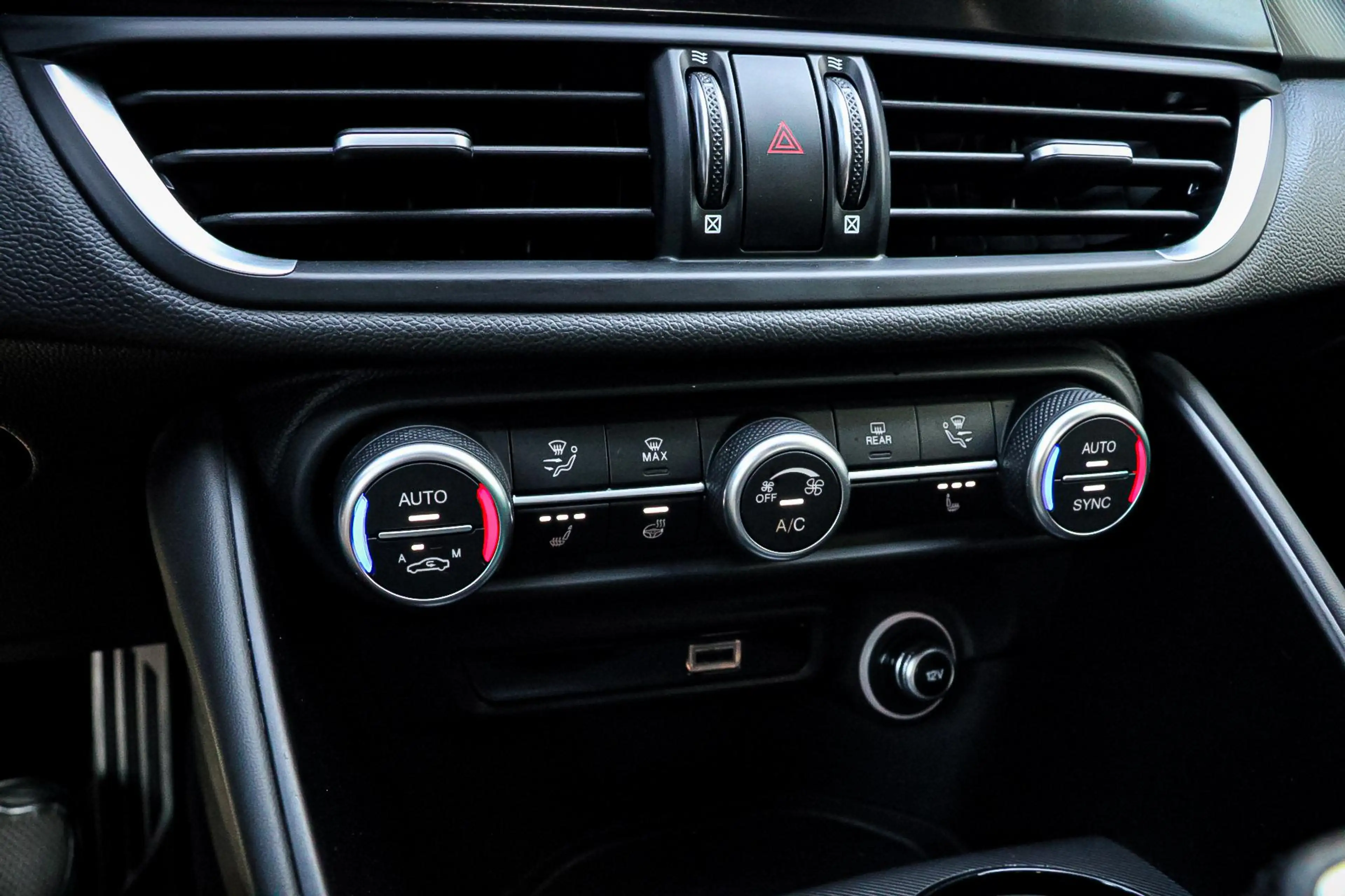 Alfa Romeo Giulia 2.0 T Veloce AWD H&K / ADAS 2 / LEDER DASH / ACC — photo 13