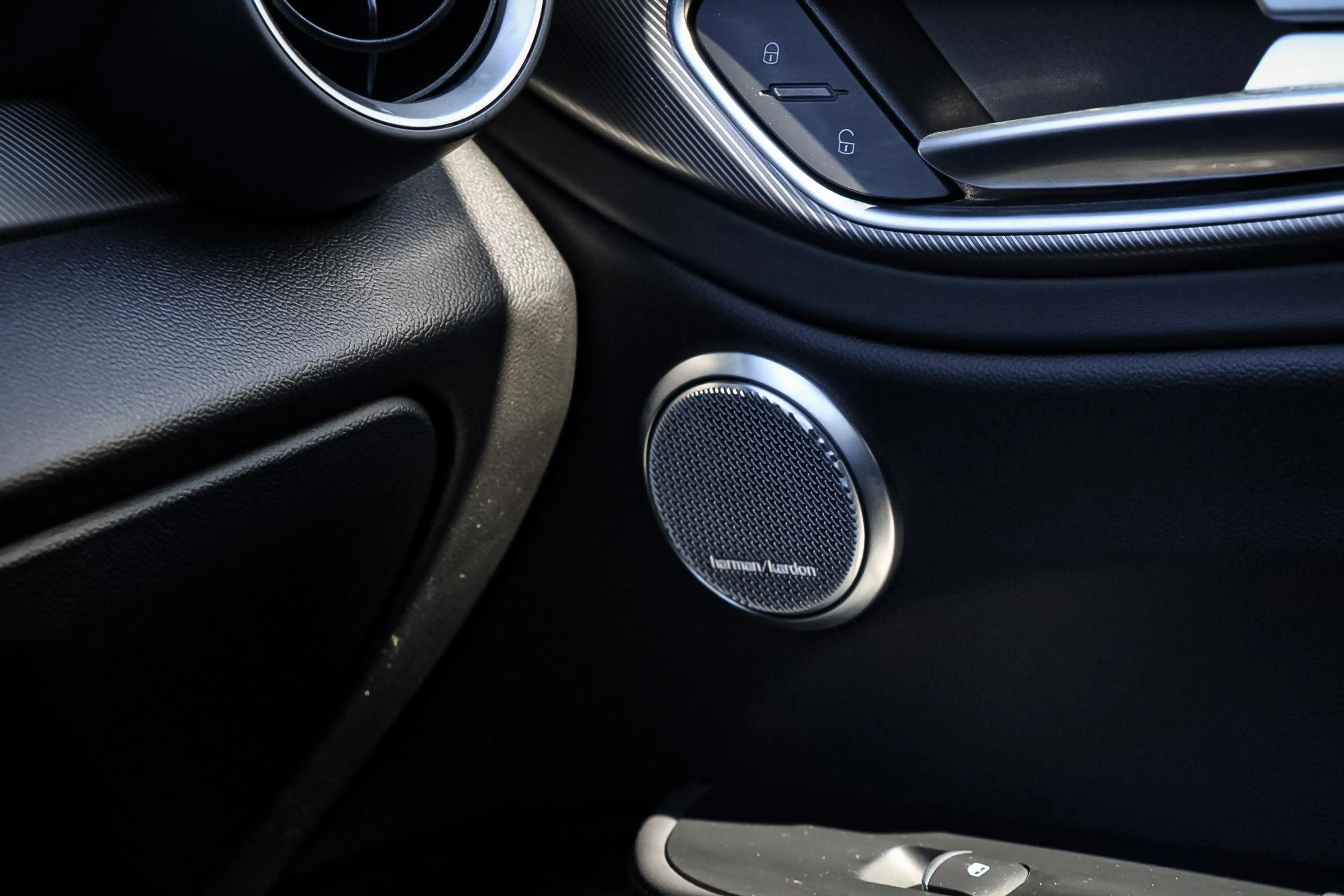 Alfa Romeo Giulia 2.0 T Veloce AWD H&K / ADAS 2 / LEDER DASH / ACC — photo 11