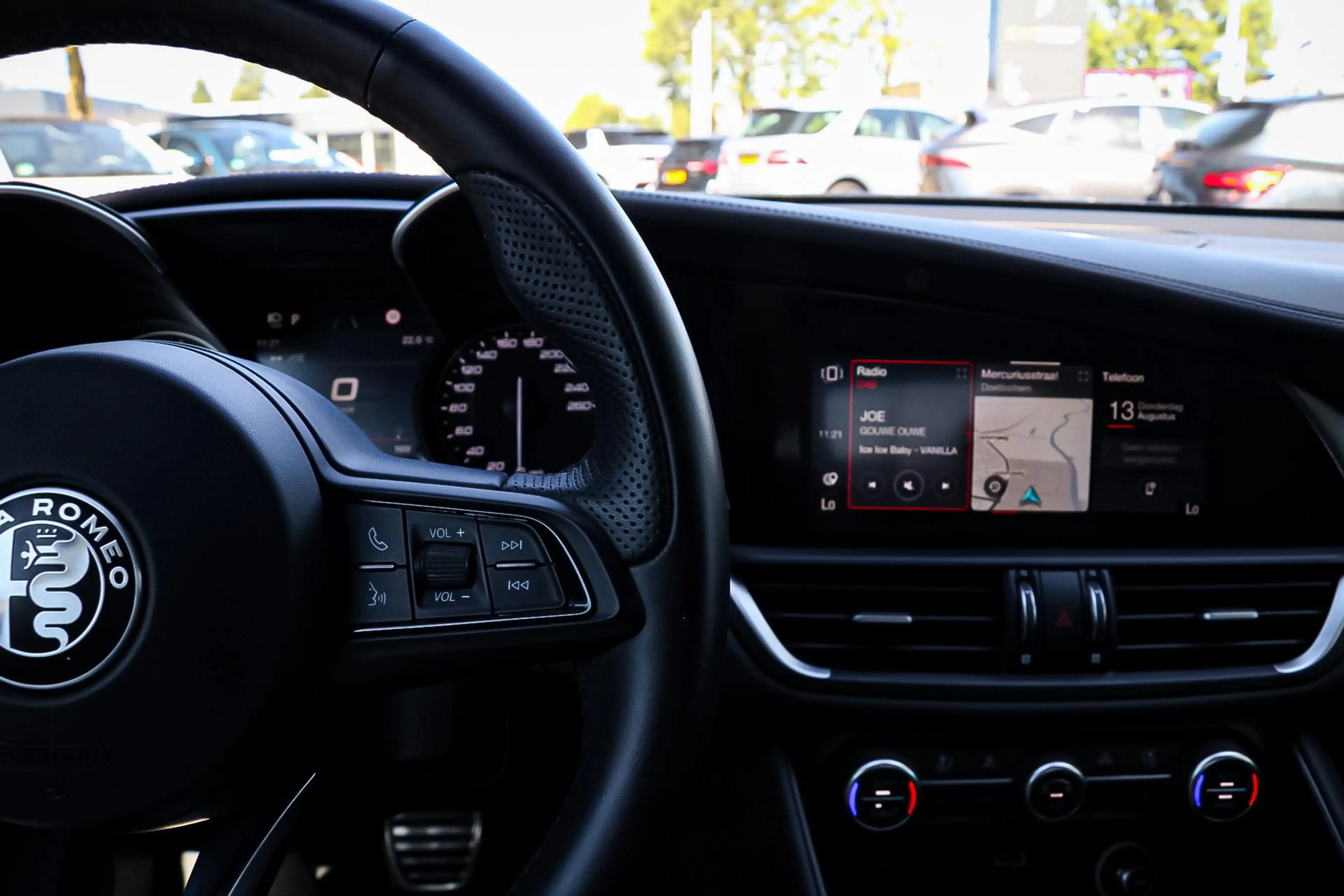 Alfa Romeo Giulia 2.0 T Veloce AWD H&K / ADAS 2 / LEDER DASH / ACC — photo 10