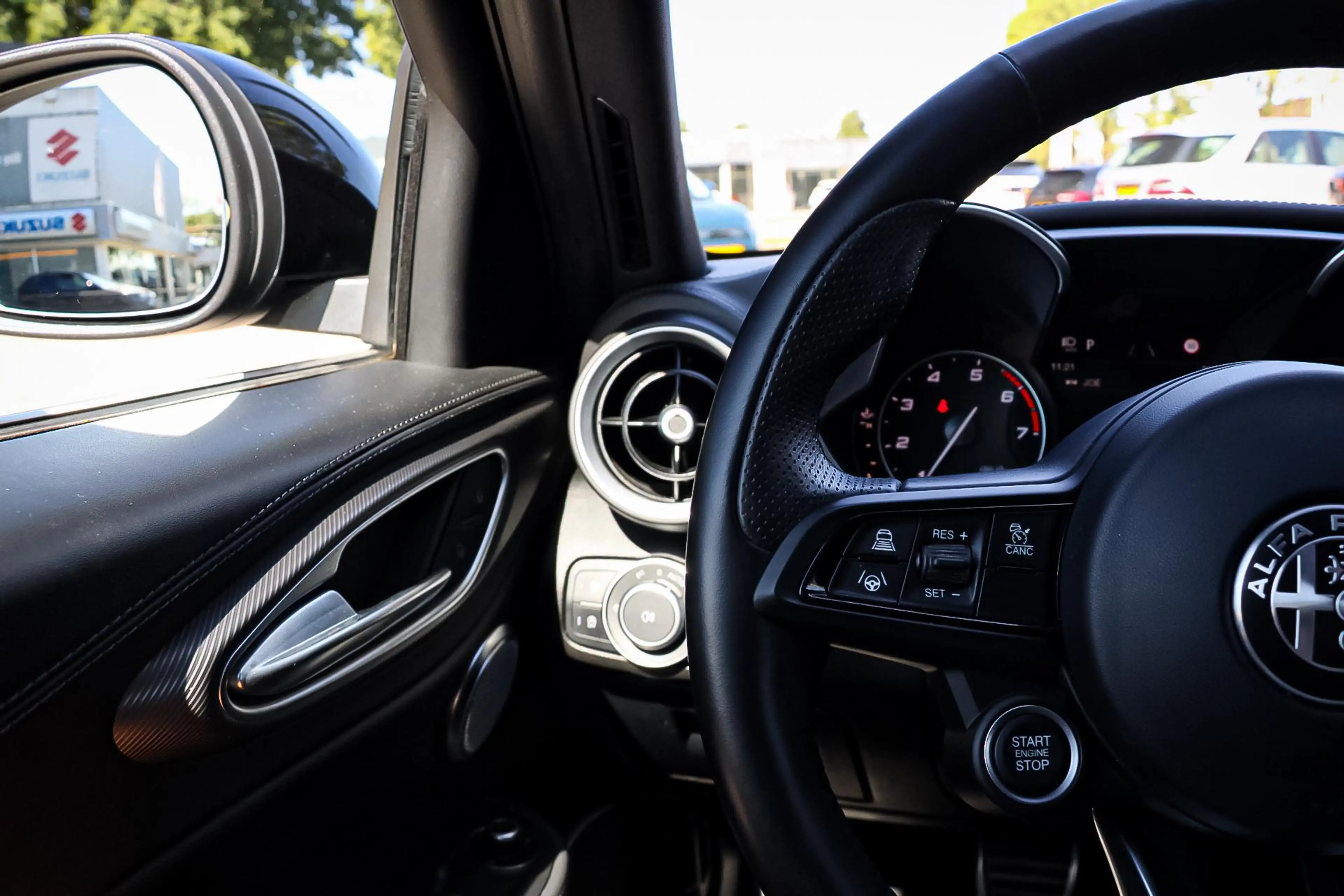 Alfa Romeo Giulia 2.0 T Veloce AWD H&K / ADAS 2 / LEDER DASH / ACC — photo 9