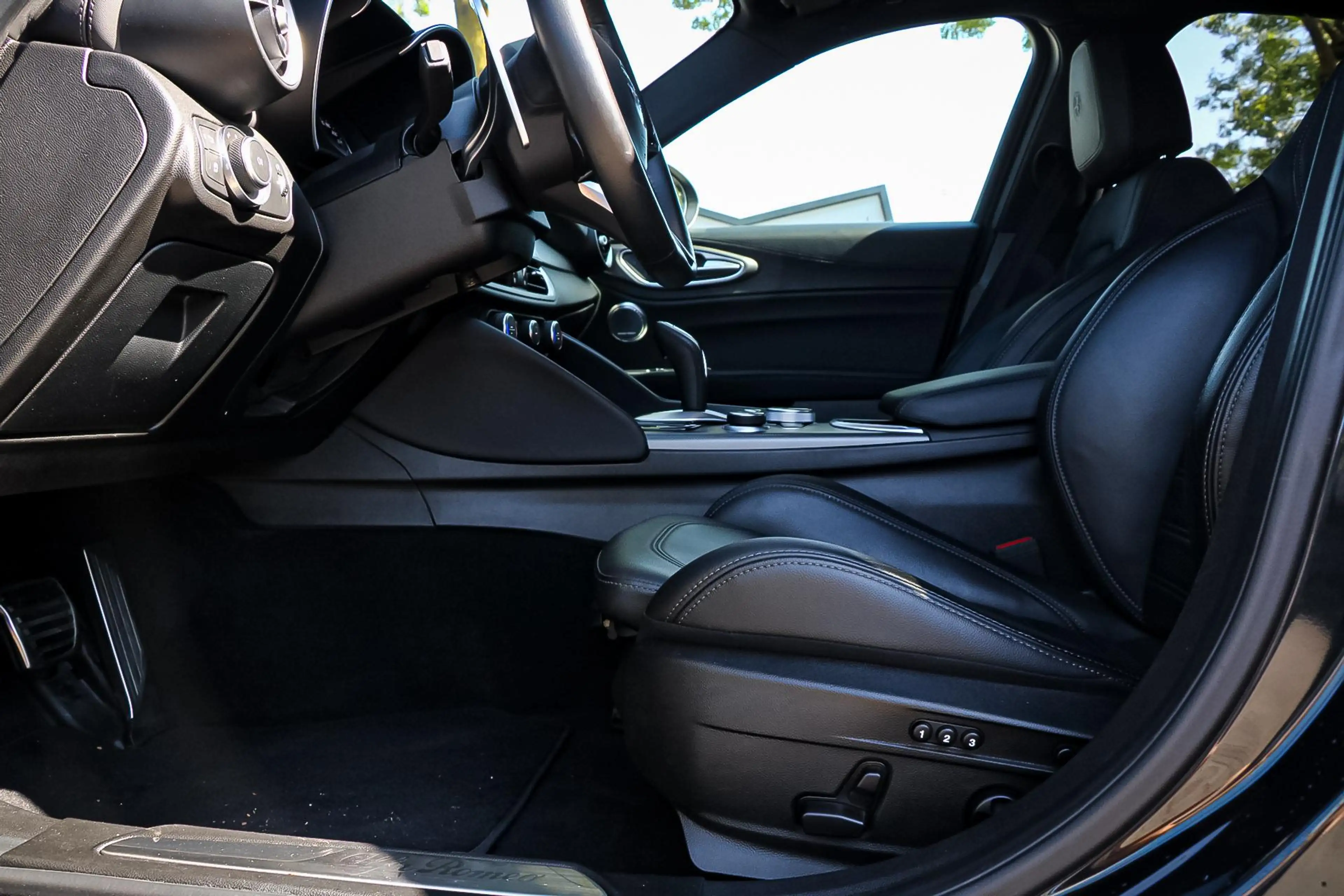 Alfa Romeo Giulia 2.0 T Veloce AWD H&K / ADAS 2 / LEDER DASH / ACC — photo 6