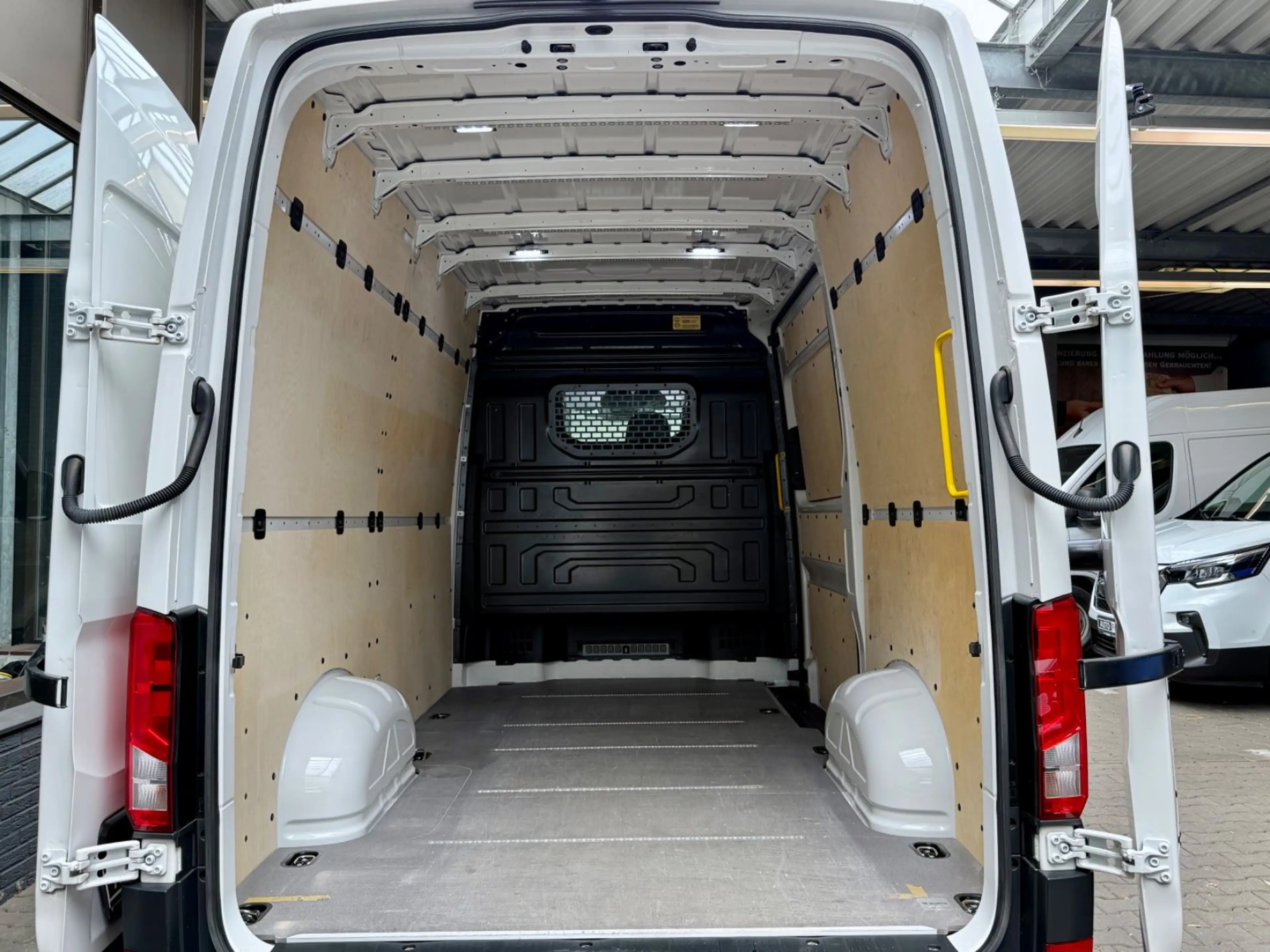 Volkswagen Crafter 2.0 TDI L3H3 1.HAND AHK CAM PDC TEMPOMAT — photo 10