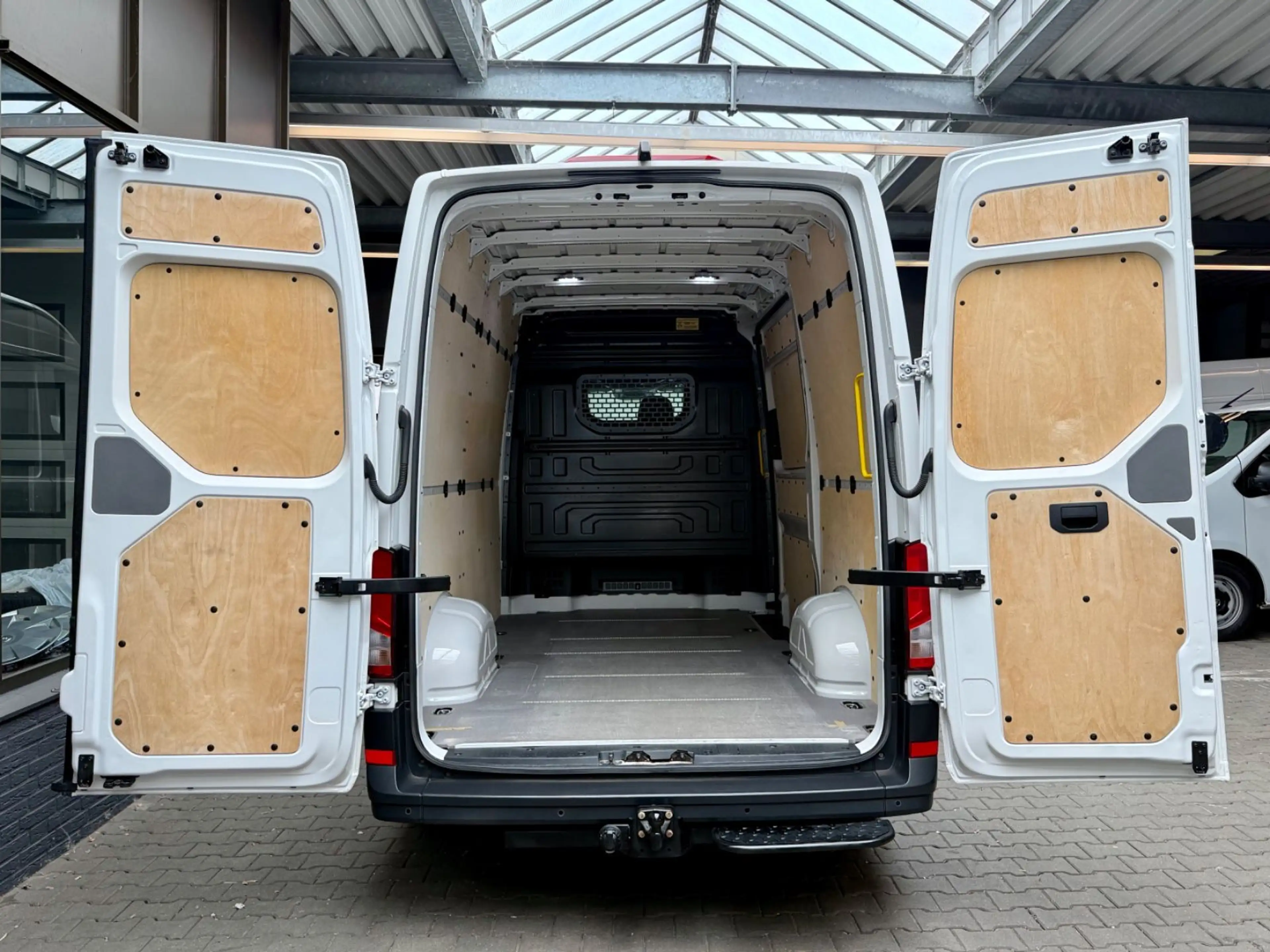 Volkswagen Crafter 2.0 TDI L3H3 1.HAND AHK CAM PDC TEMPOMAT — photo 9