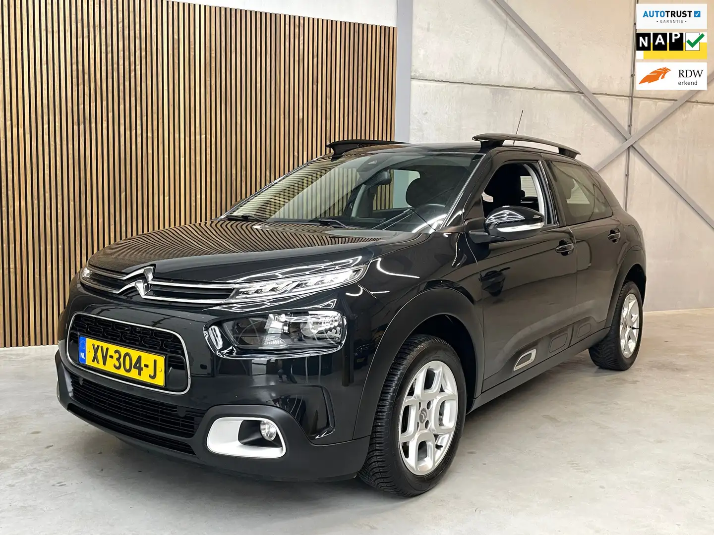 Citroen C4 Cactus 1.2 PureTech Business Zwart - 1