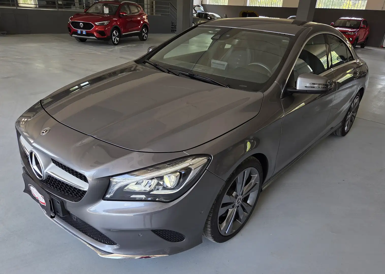 Mercedes-Benz CLA 200 CLA 200 Business 156 cv Grau - 1