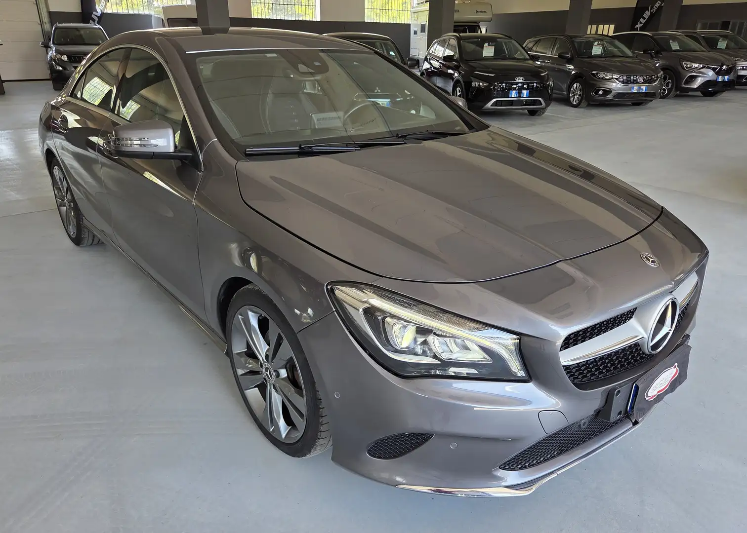 Mercedes-Benz CLA 200 CLA 200 Business 156 cv Grau - 2