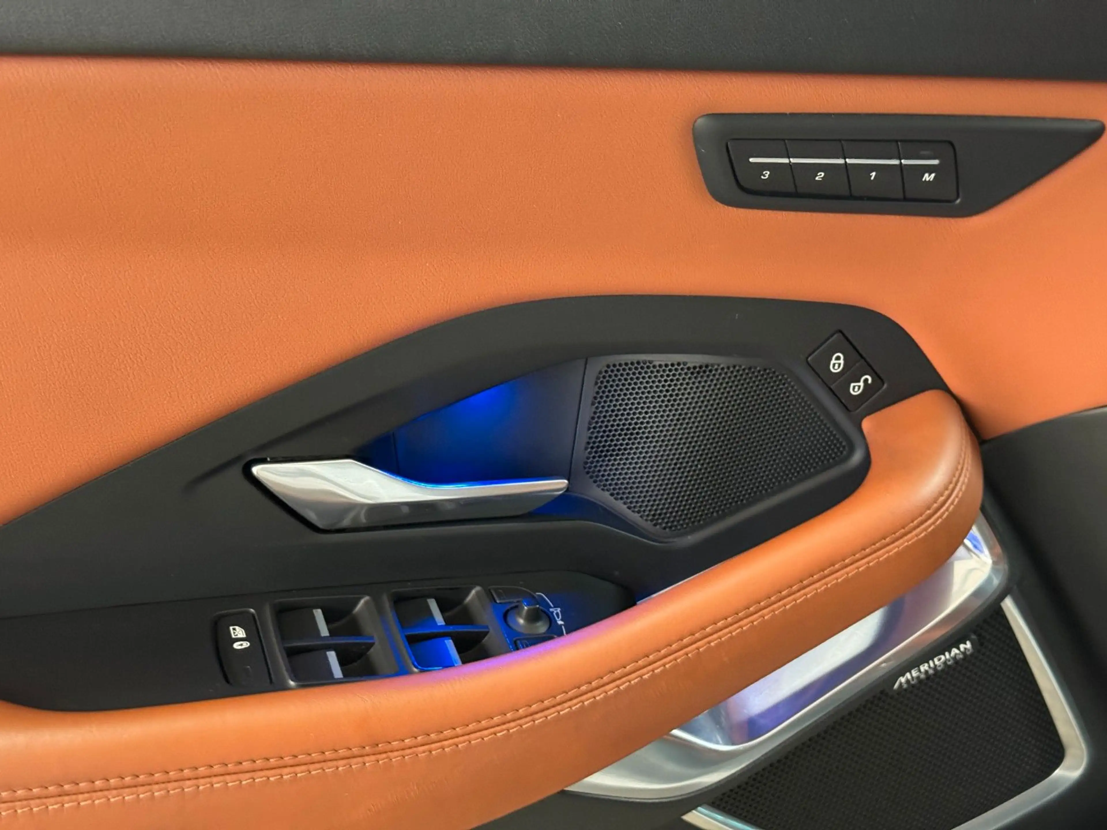 Jaguar E-Pace E-PACE D240*HSE*AWD*Pano*LED*Memory*Audio — photo 33